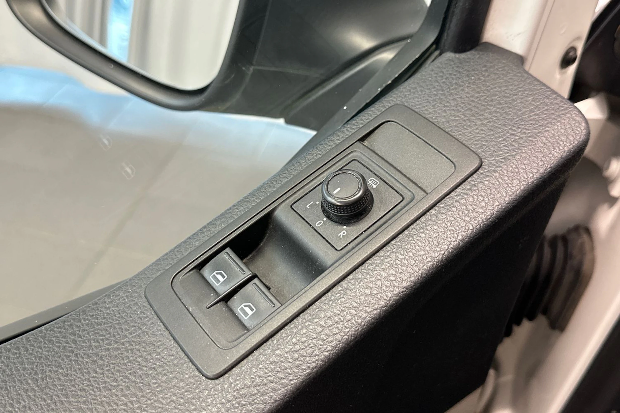valkoinen Volkswagen Transporter 2015 kuva 17.