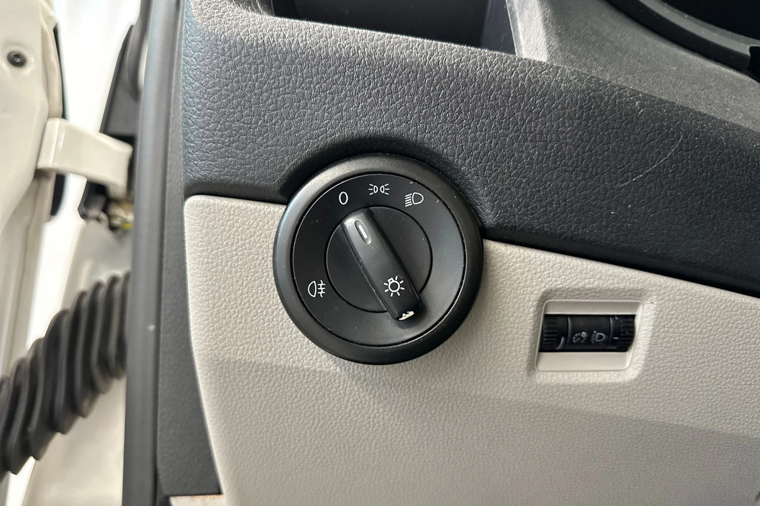 valkoinen Volkswagen Transporter 2015 kuva 18.