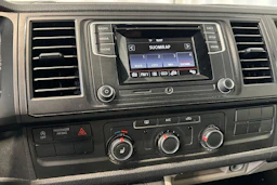 valkoinen Volkswagen Transporter 2015 kuva 20.