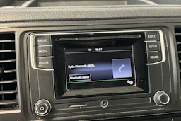 valkoinen Volkswagen Transporter 2015 kuva 22.