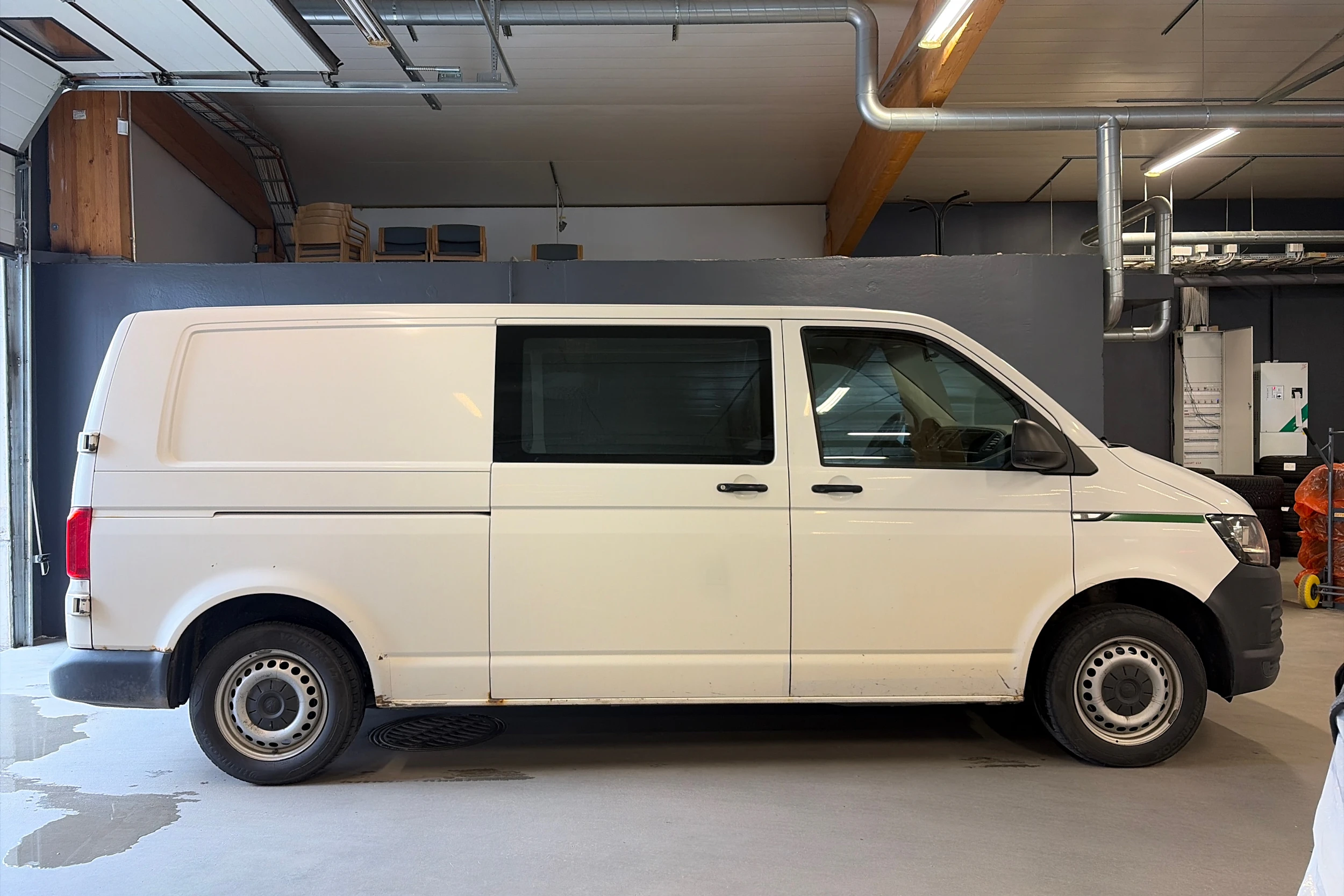 valkoinen Volkswagen Transporter 2015 kuva 5.