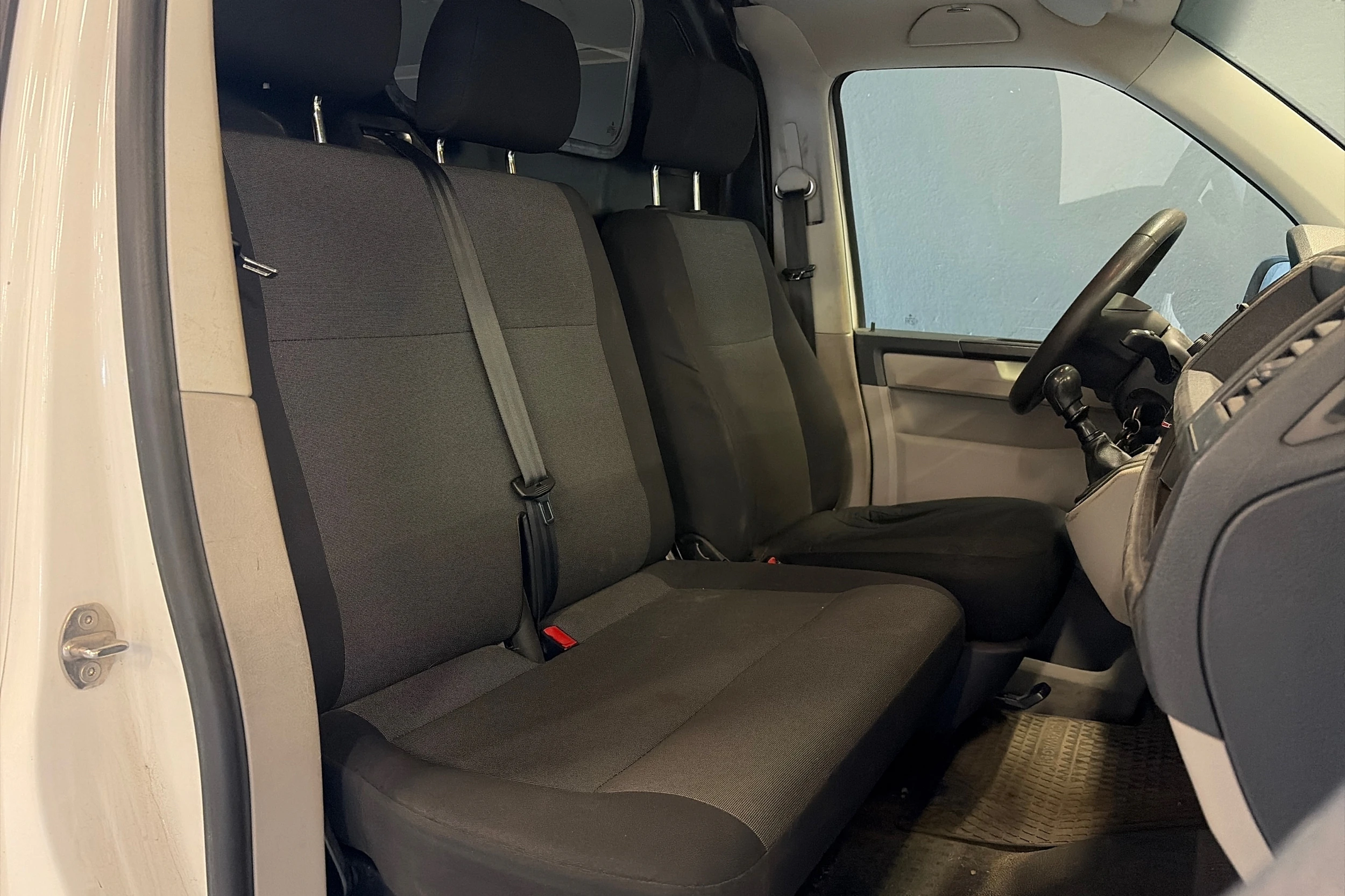valkoinen Volkswagen Transporter 2015 kuva 7.