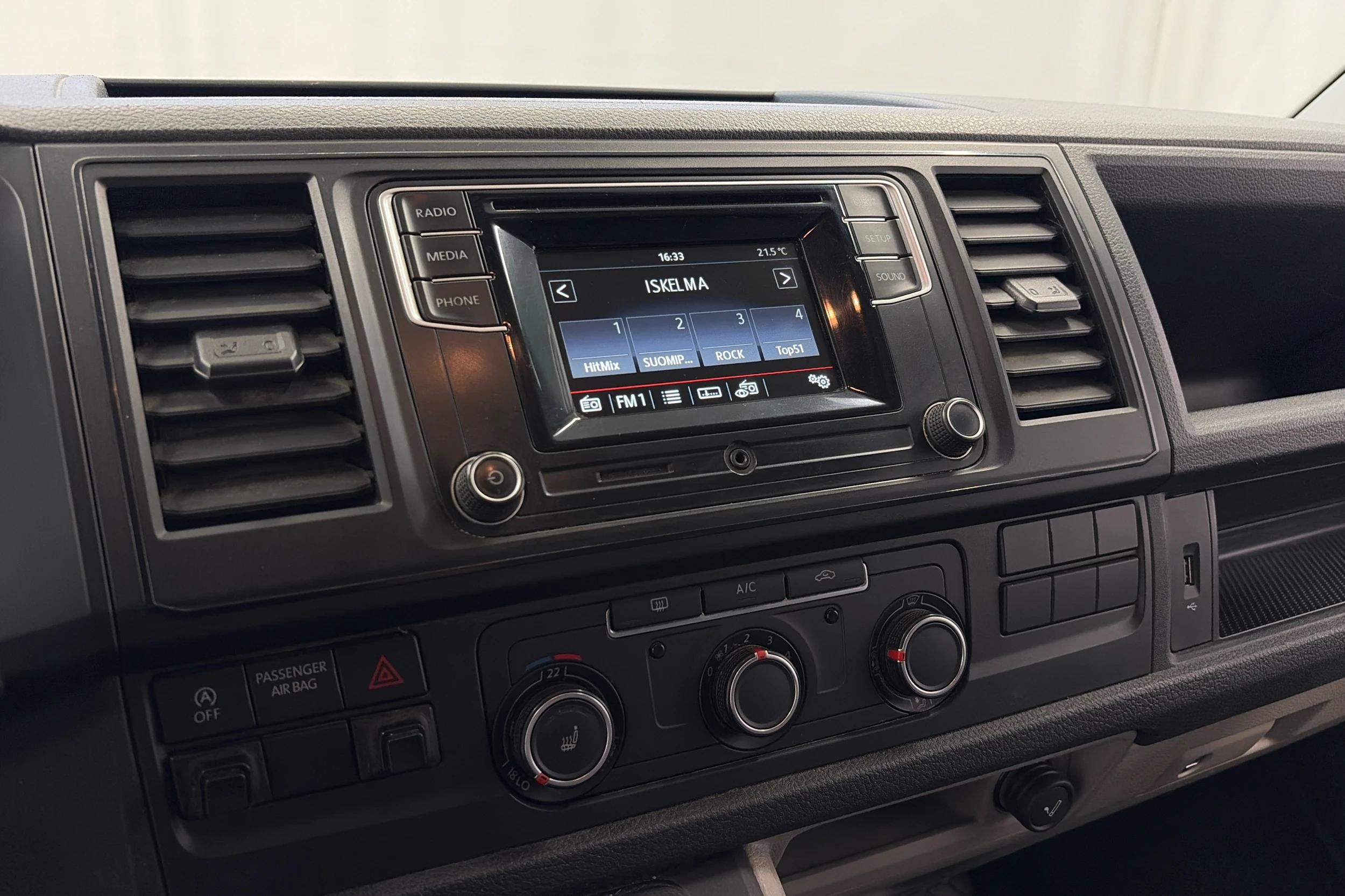valkoinen Volkswagen Transporter 2016 kuva 13.