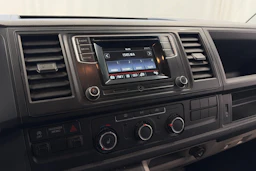 valkoinen Volkswagen Transporter 2016 kuva 13.