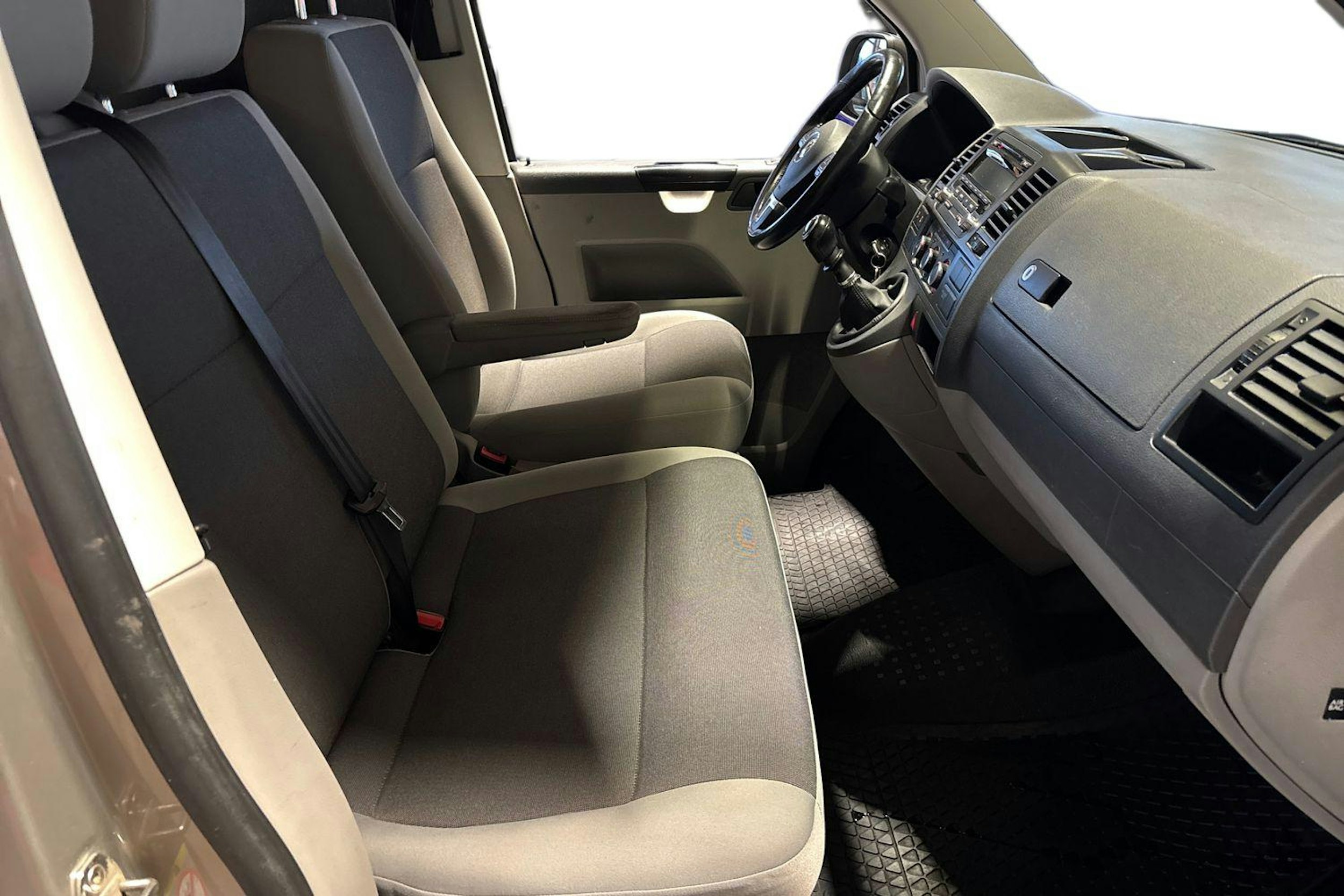 Ruskea (beige) Volkswagen TRANSPORTER 2015 kuva 11.