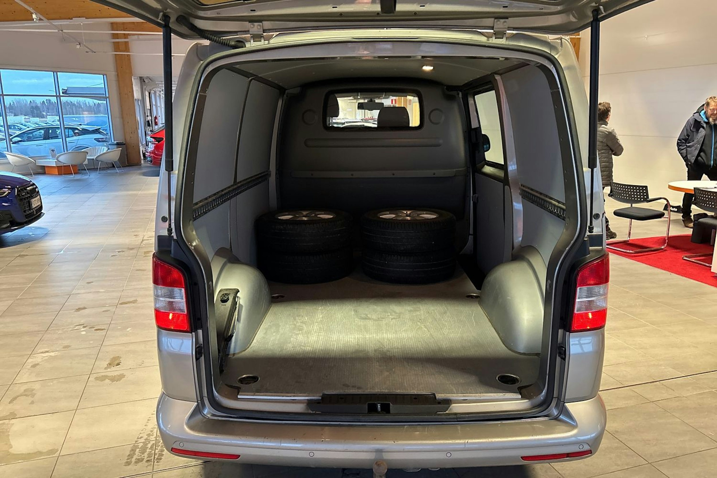 Ruskea (beige) Volkswagen TRANSPORTER 2015 kuva 17.