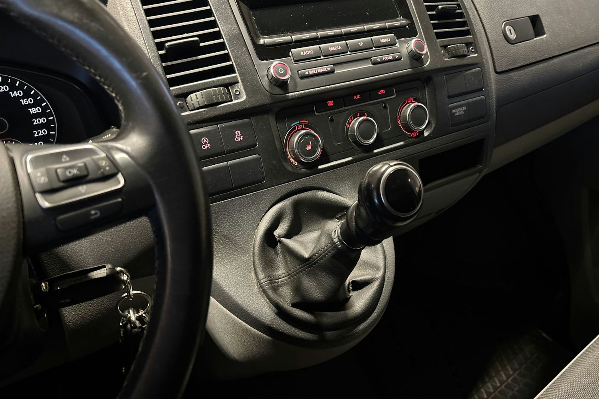 Ruskea (beige) Volkswagen TRANSPORTER 2015 kuva 21.