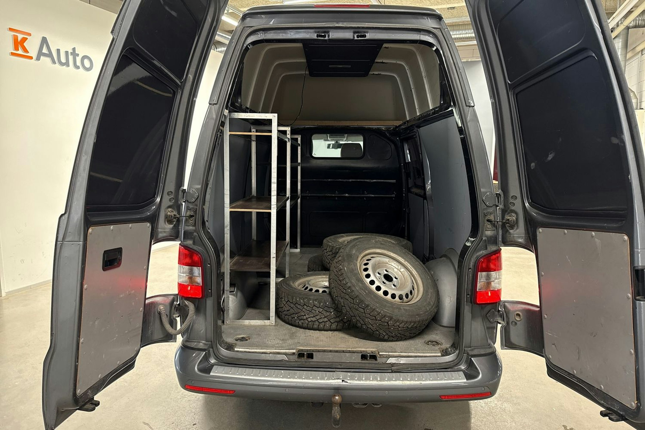 Harmaa Volkswagen TRANSPORTER 2015 kuva 14.