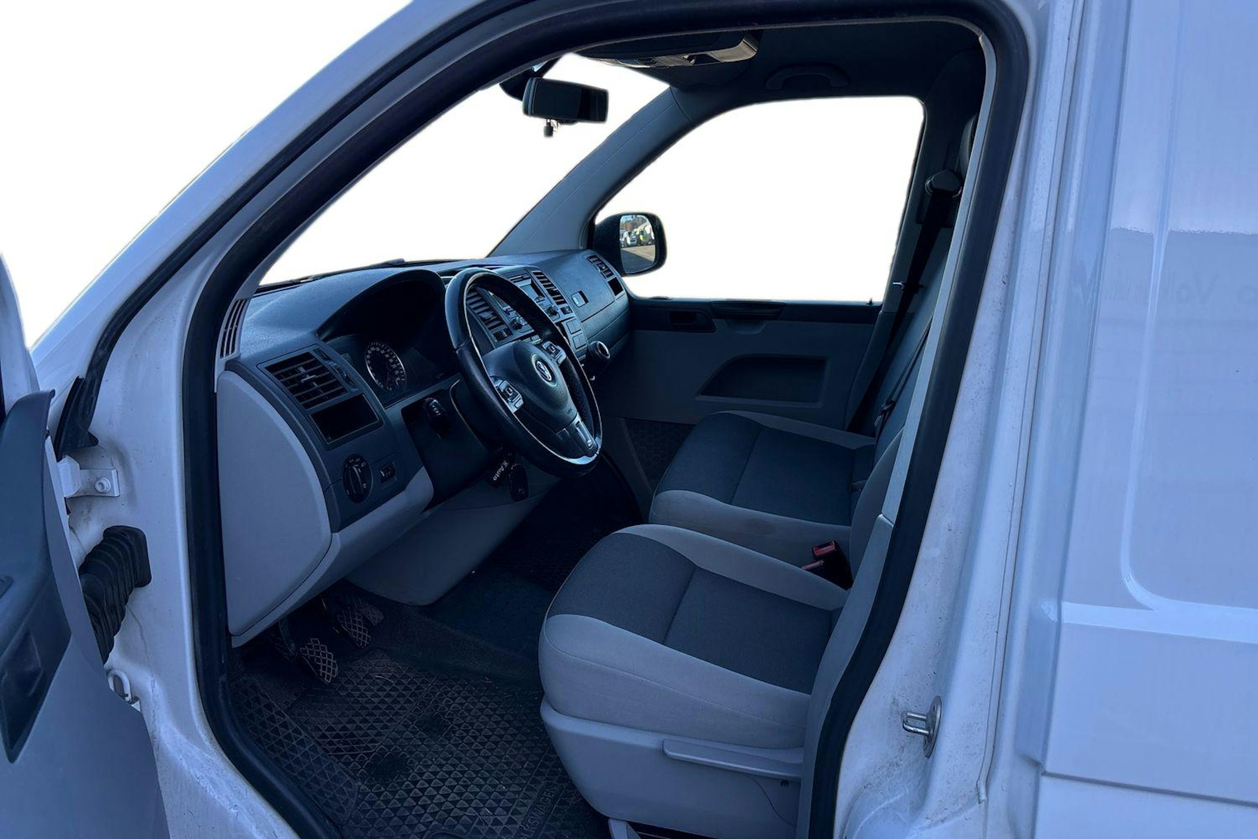 Valkoinen Volkswagen TRANSPORTER 2015 kuva 3.