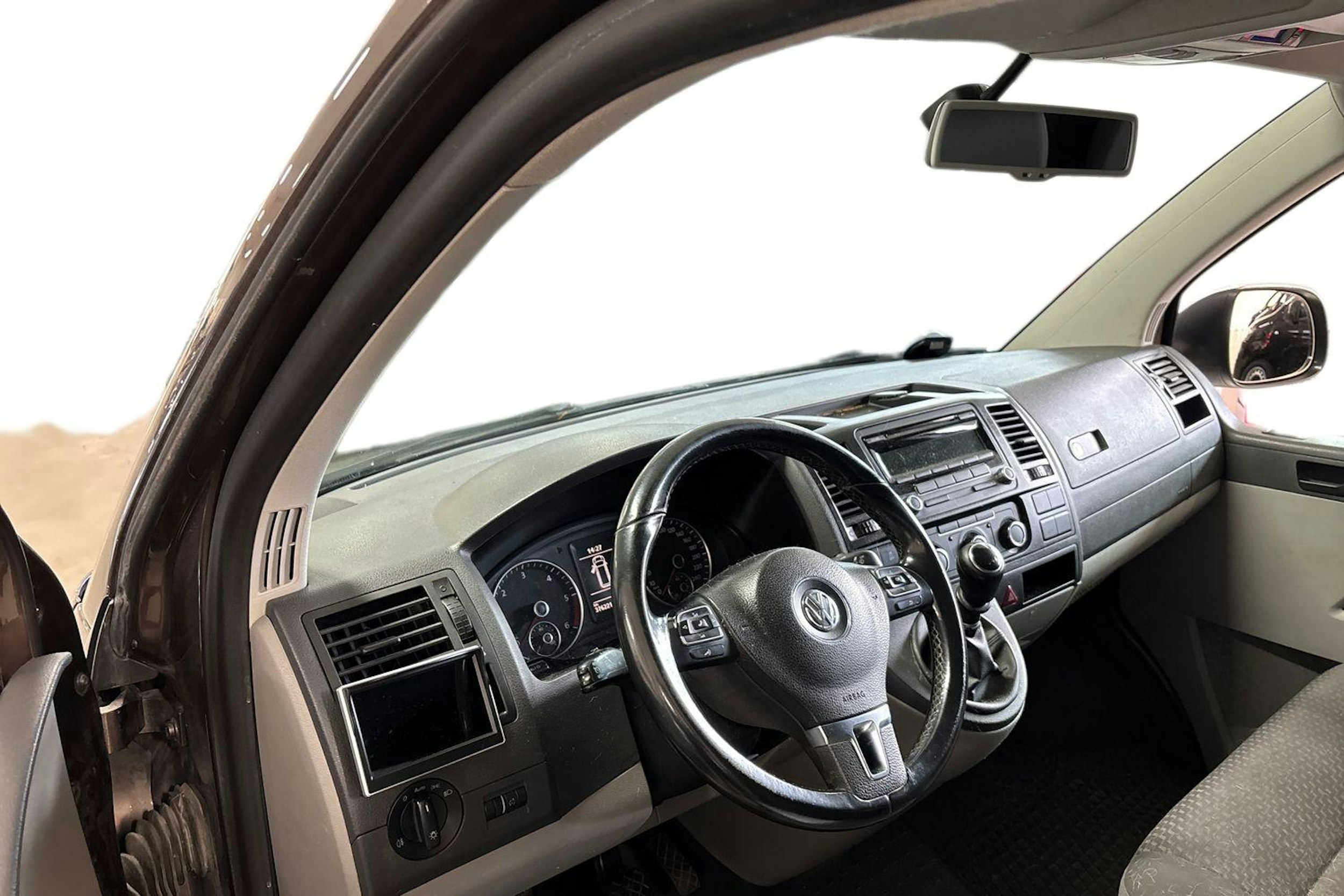 ruskea (beige) Volkswagen Transporter 2015 kuva 3.