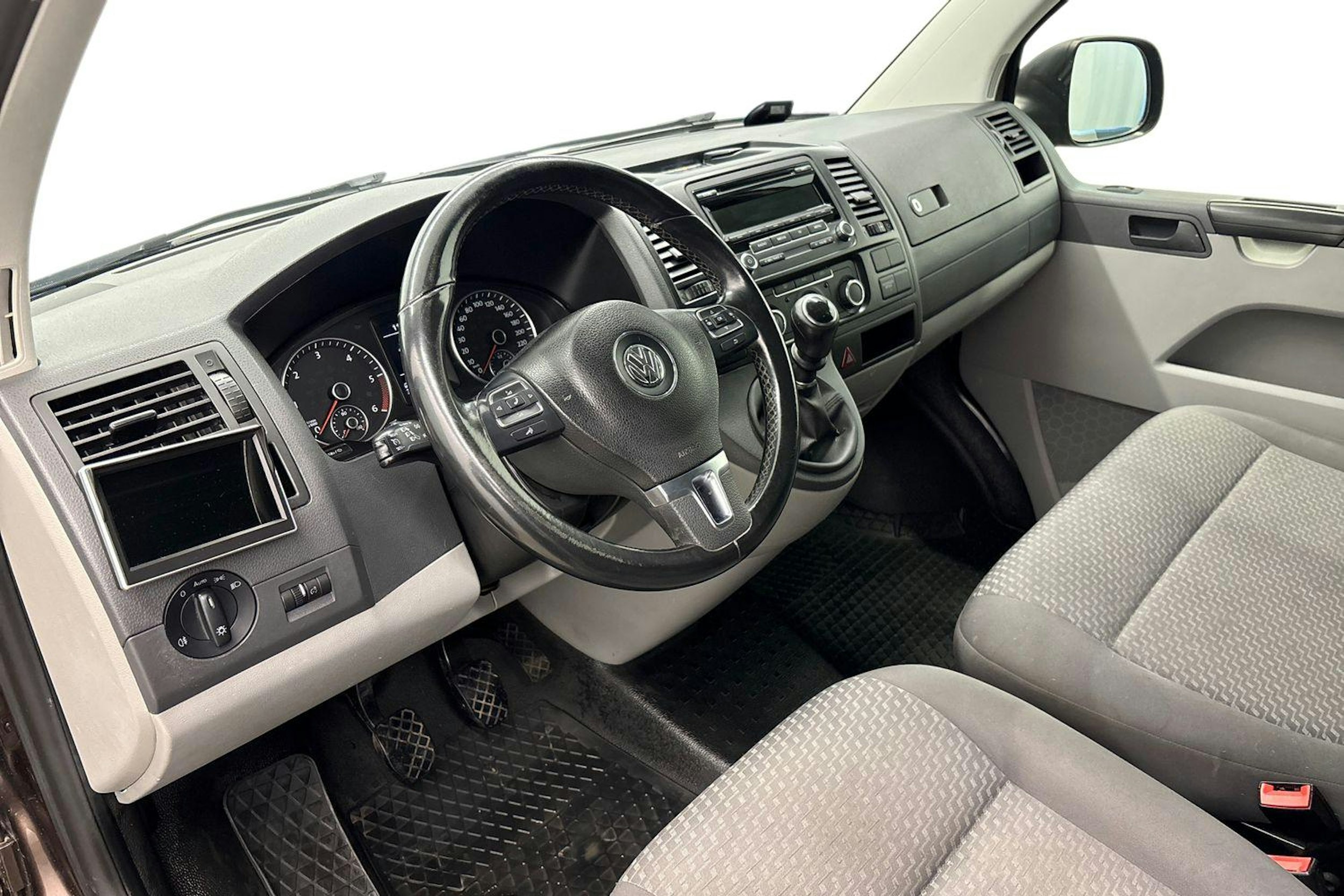 ruskea (beige) Volkswagen Transporter 2015 kuva 9.