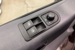 ruskea (beige) Volkswagen Transporter 2015 kuva 17.