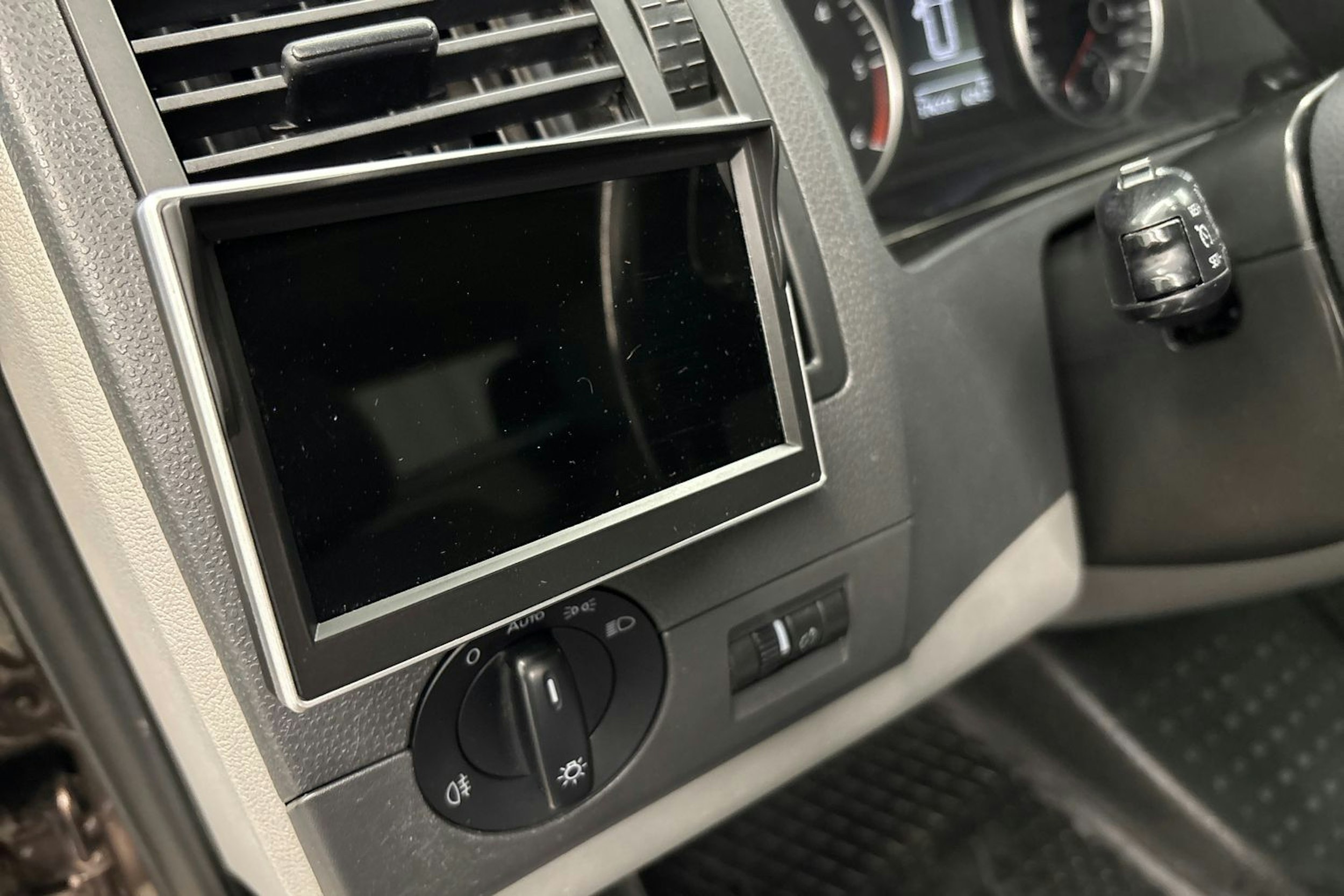 ruskea (beige) Volkswagen Transporter 2015 kuva 18.