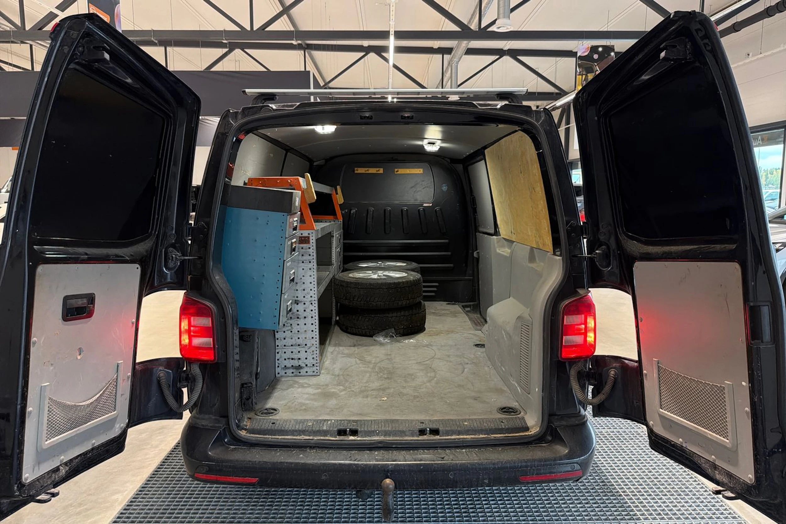 musta Volkswagen TRANSPORTER 2016 kuva 5.
