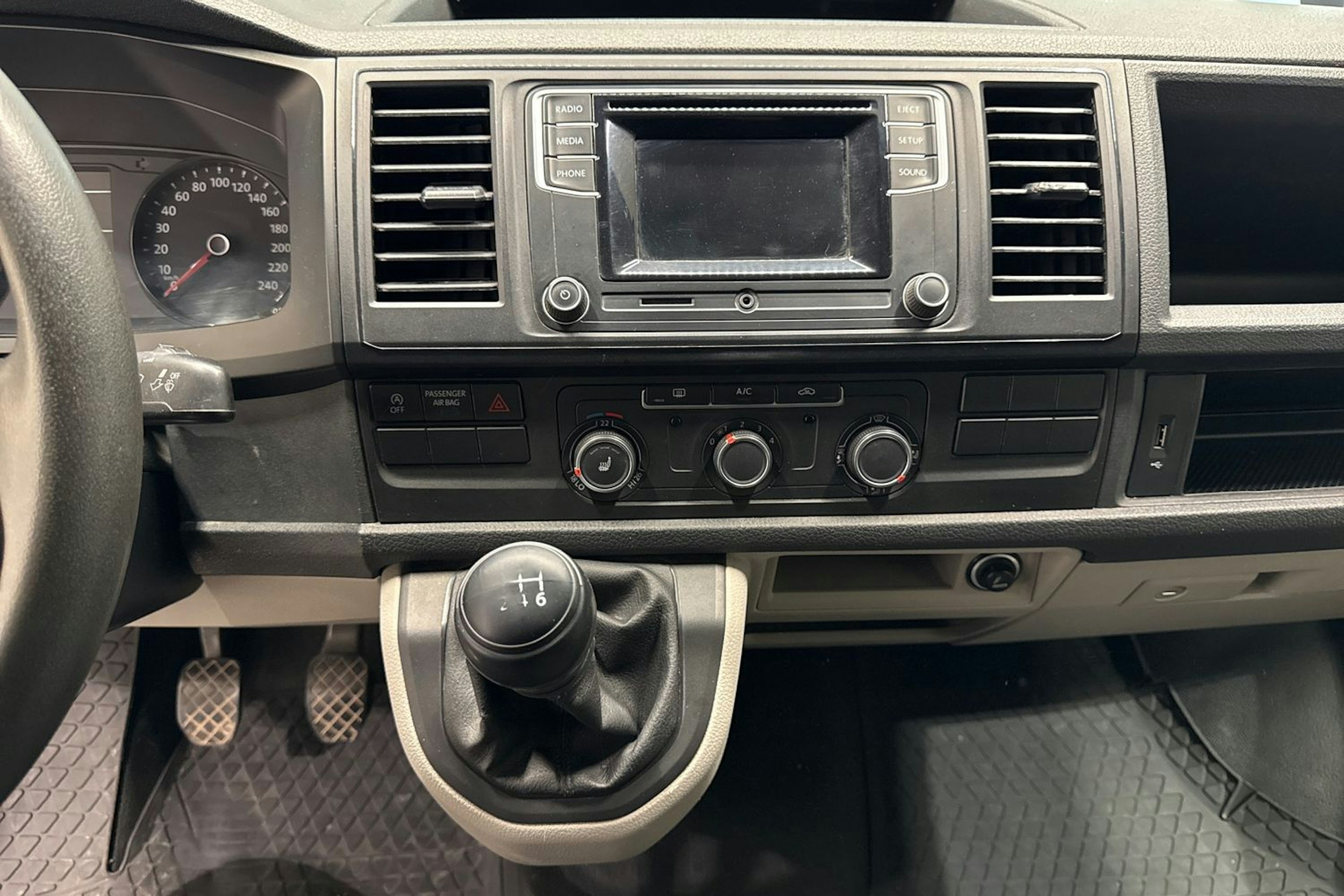 hopea Volkswagen Transporter 2016 kuva 18.