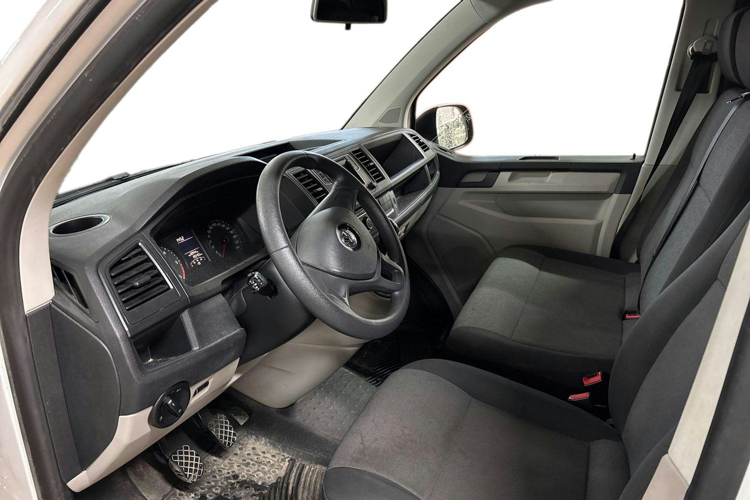 Valkoinen Volkswagen Transporter 2016 kuva 3.