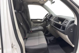 Valkoinen Volkswagen Transporter 2016 kuva 10.