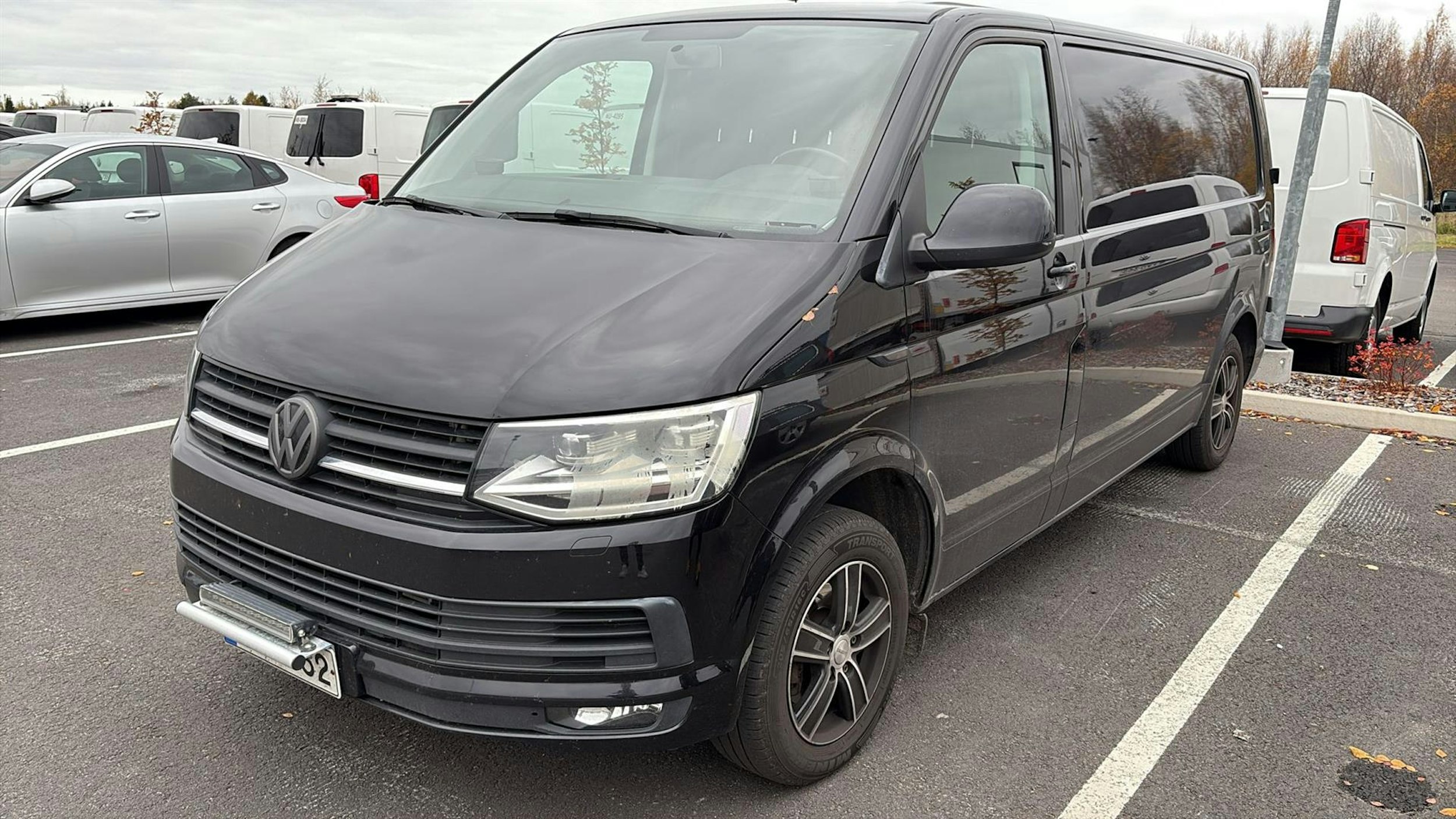 musta Volkswagen Transporter 2016 kuva 1.