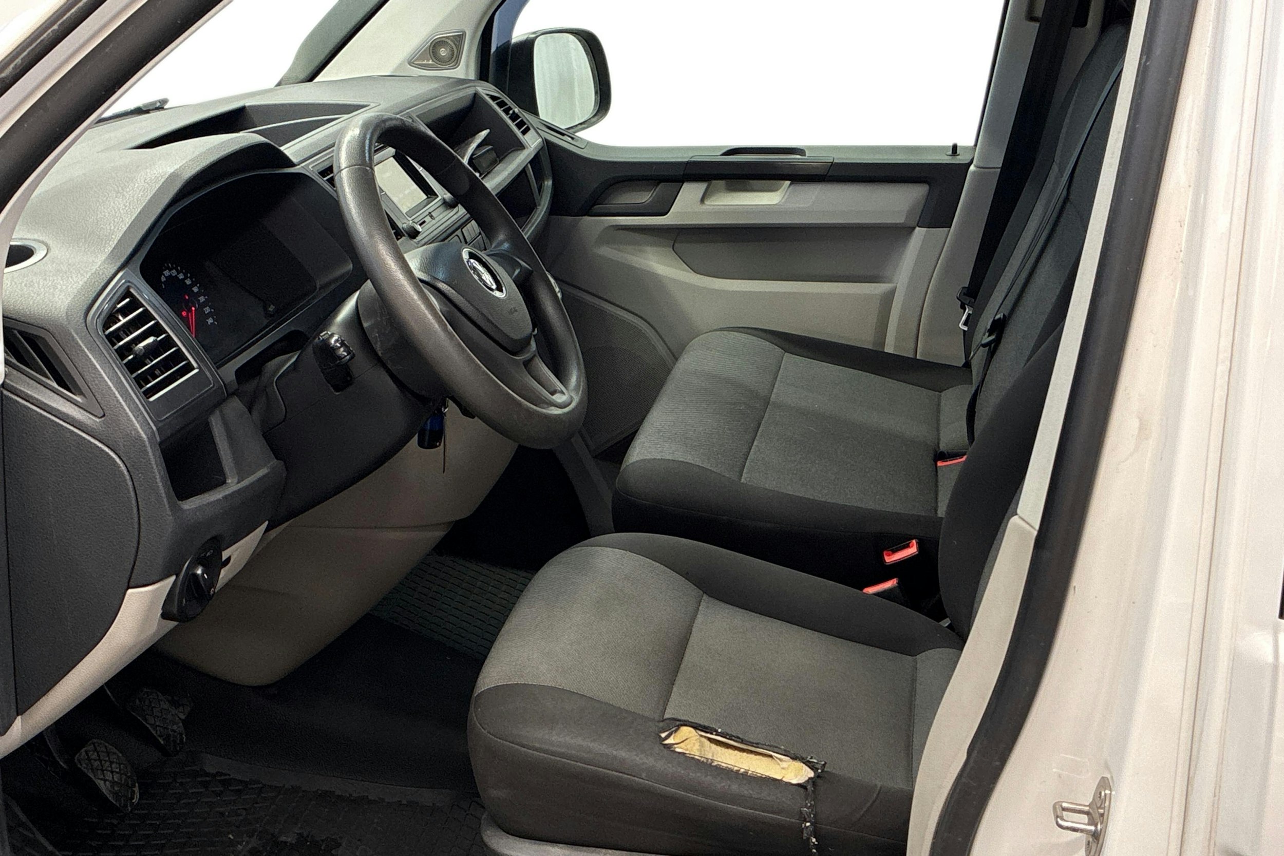 valkoinen Volkswagen Transporter 2016 kuva 8.