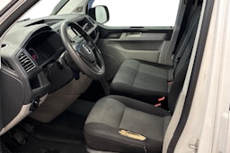 valkoinen Volkswagen Transporter 2016 kuva 8.