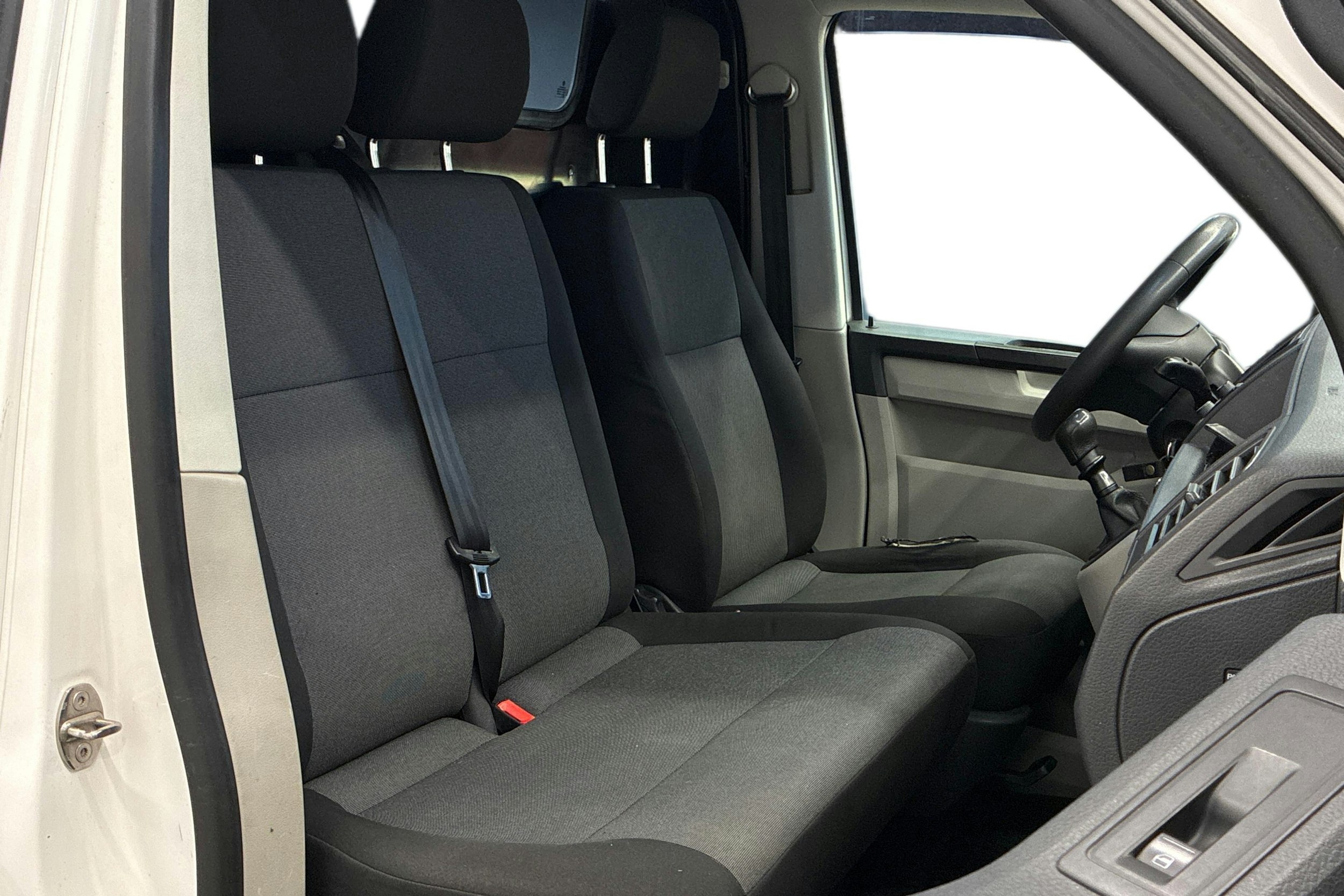 valkoinen Volkswagen Transporter 2016 kuva 12.