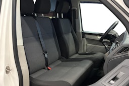 valkoinen Volkswagen Transporter 2016 kuva 12.