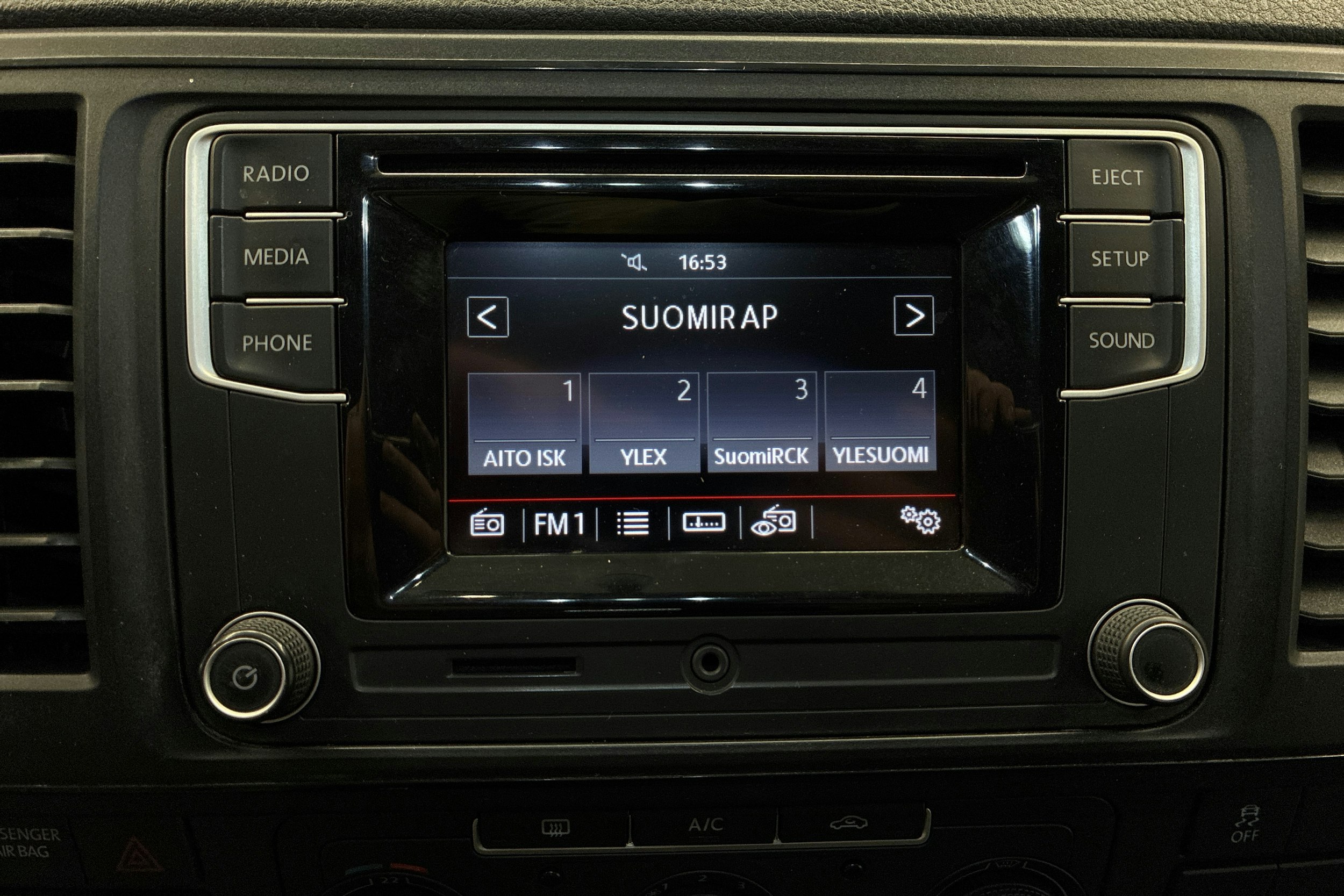 valkoinen Volkswagen Transporter 2016 kuva 15.