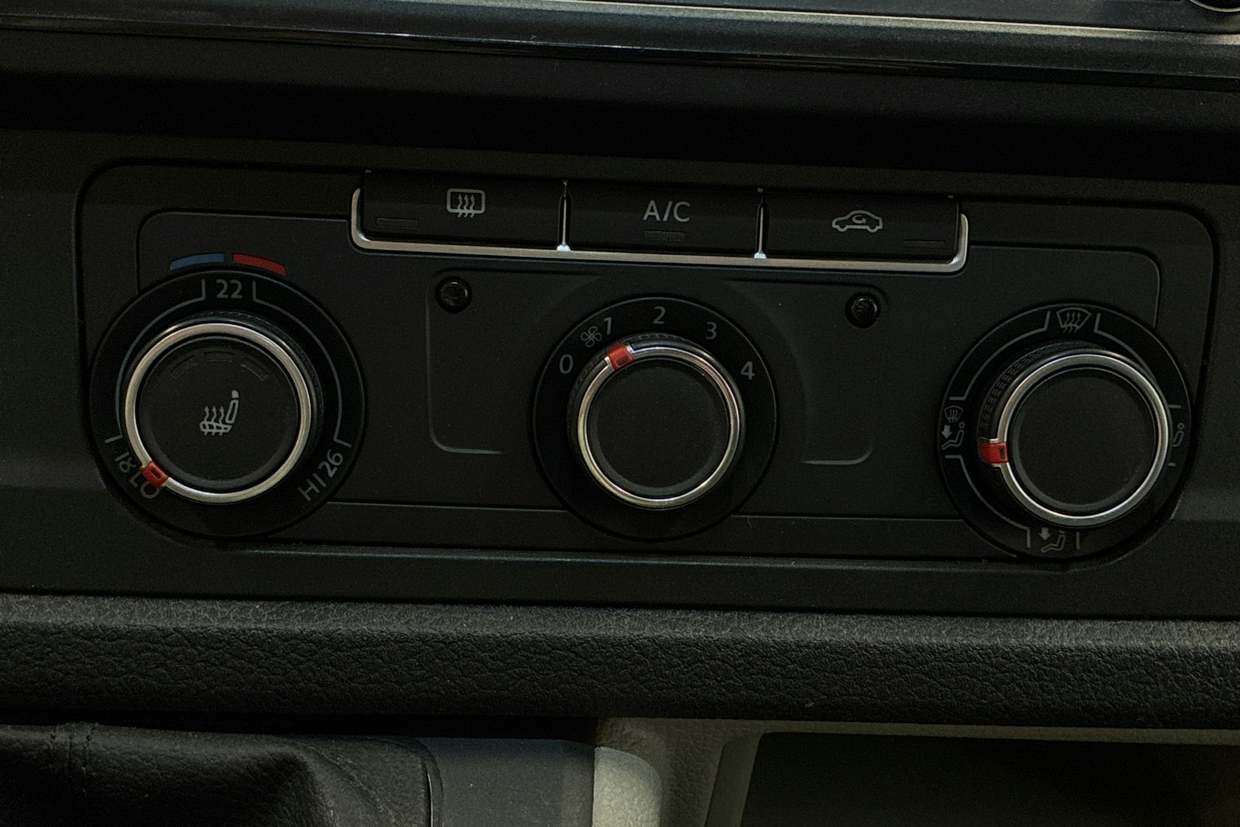 valkoinen Volkswagen Transporter 2016 kuva 18.