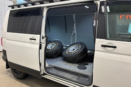 valkoinen Volkswagen Transporter 2016 kuva 22.