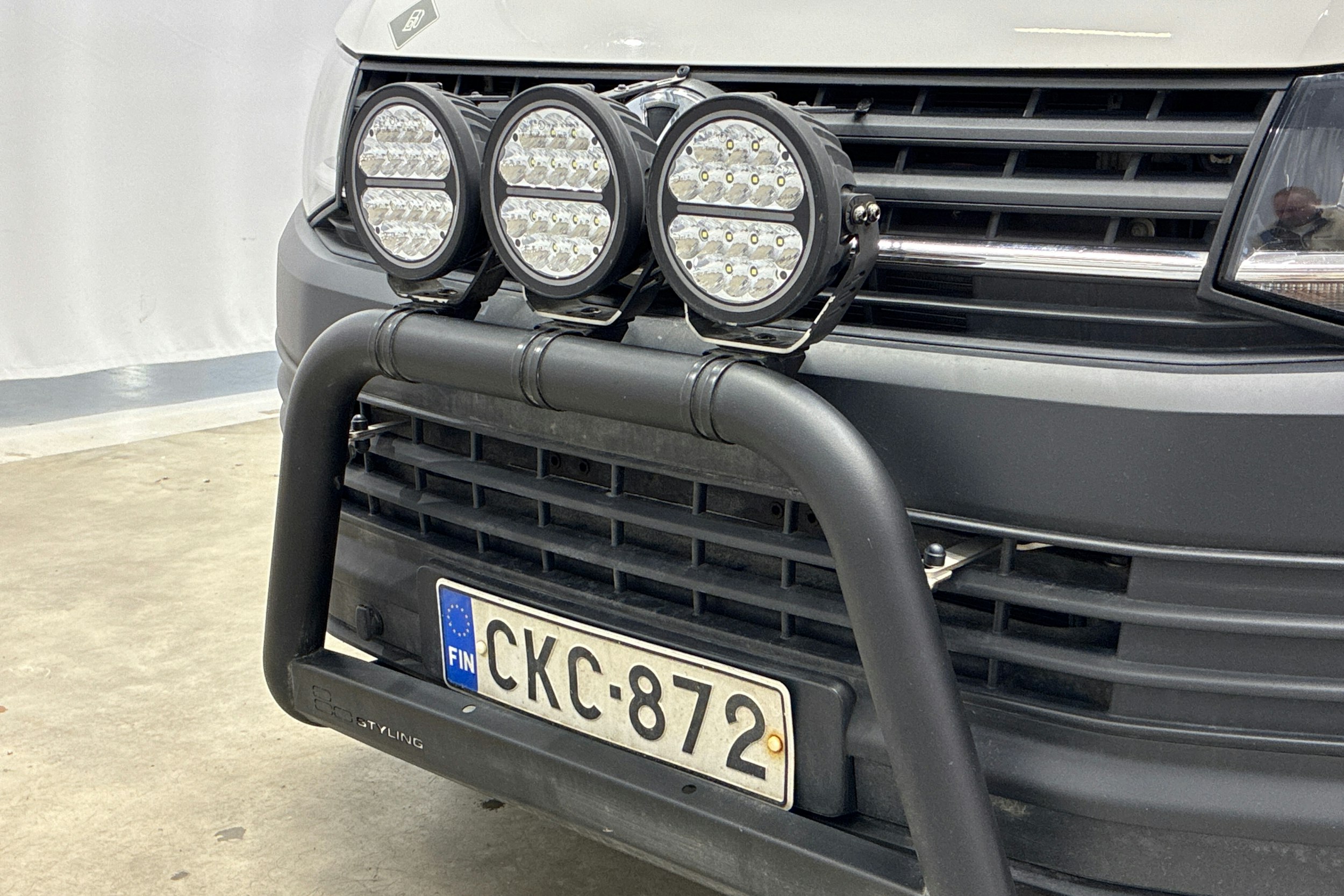 valkoinen Volkswagen Transporter 2016 kuva 24.