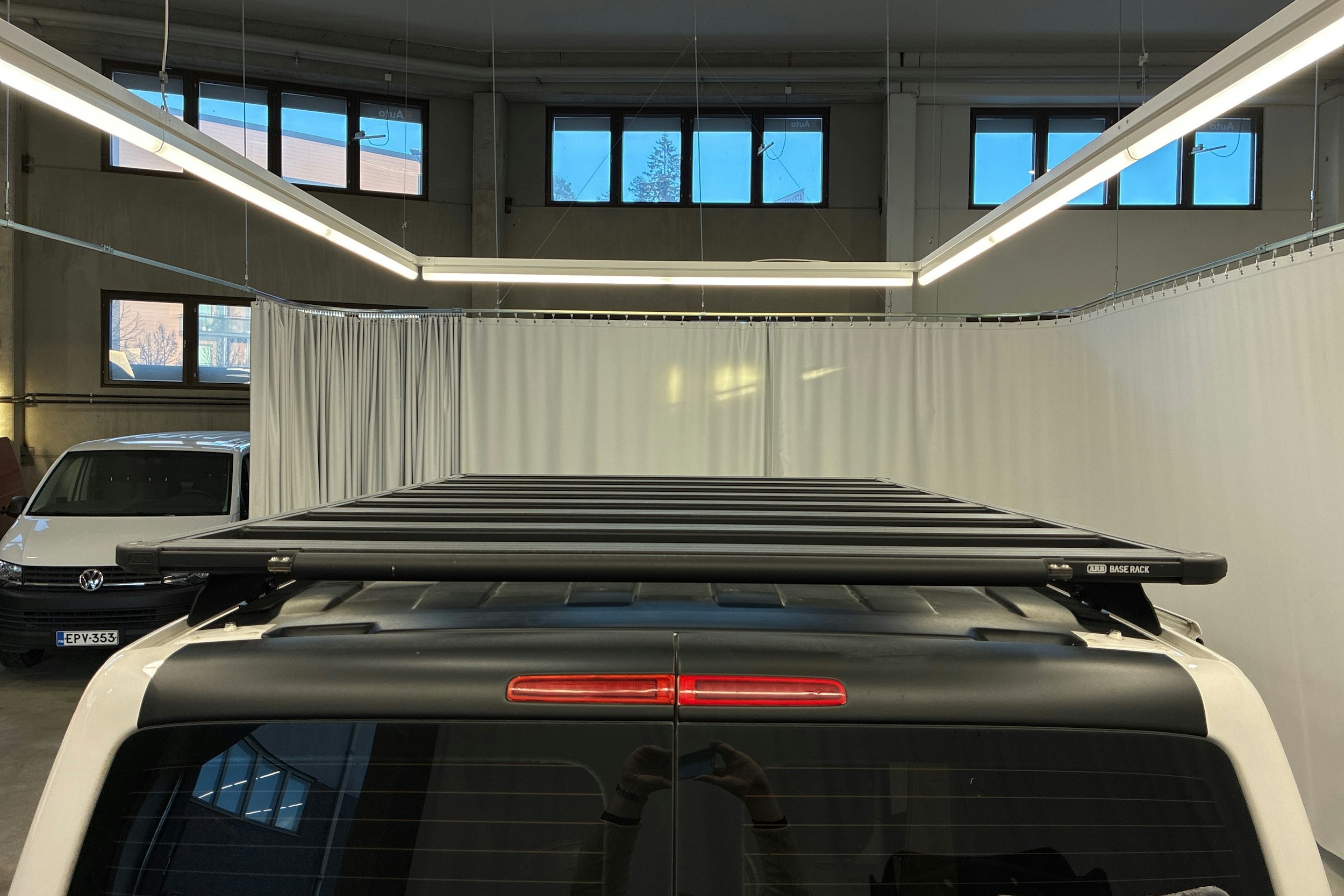 valkoinen Volkswagen Transporter 2016 kuva 27.