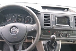 valkoinen Volkswagen Transporter 2016 kuva 9.
