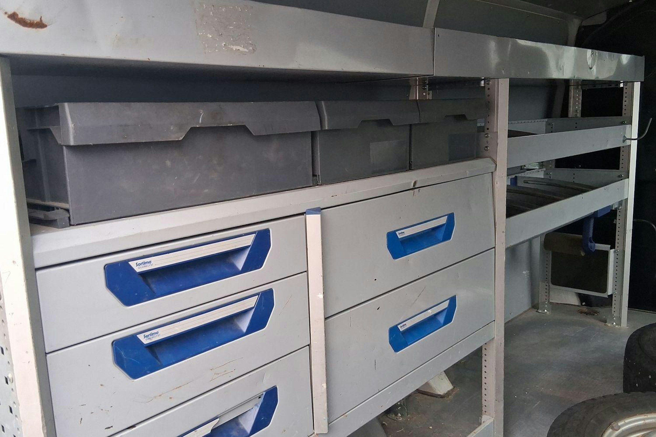 valkoinen Volkswagen Transporter 2016 kuva 11.