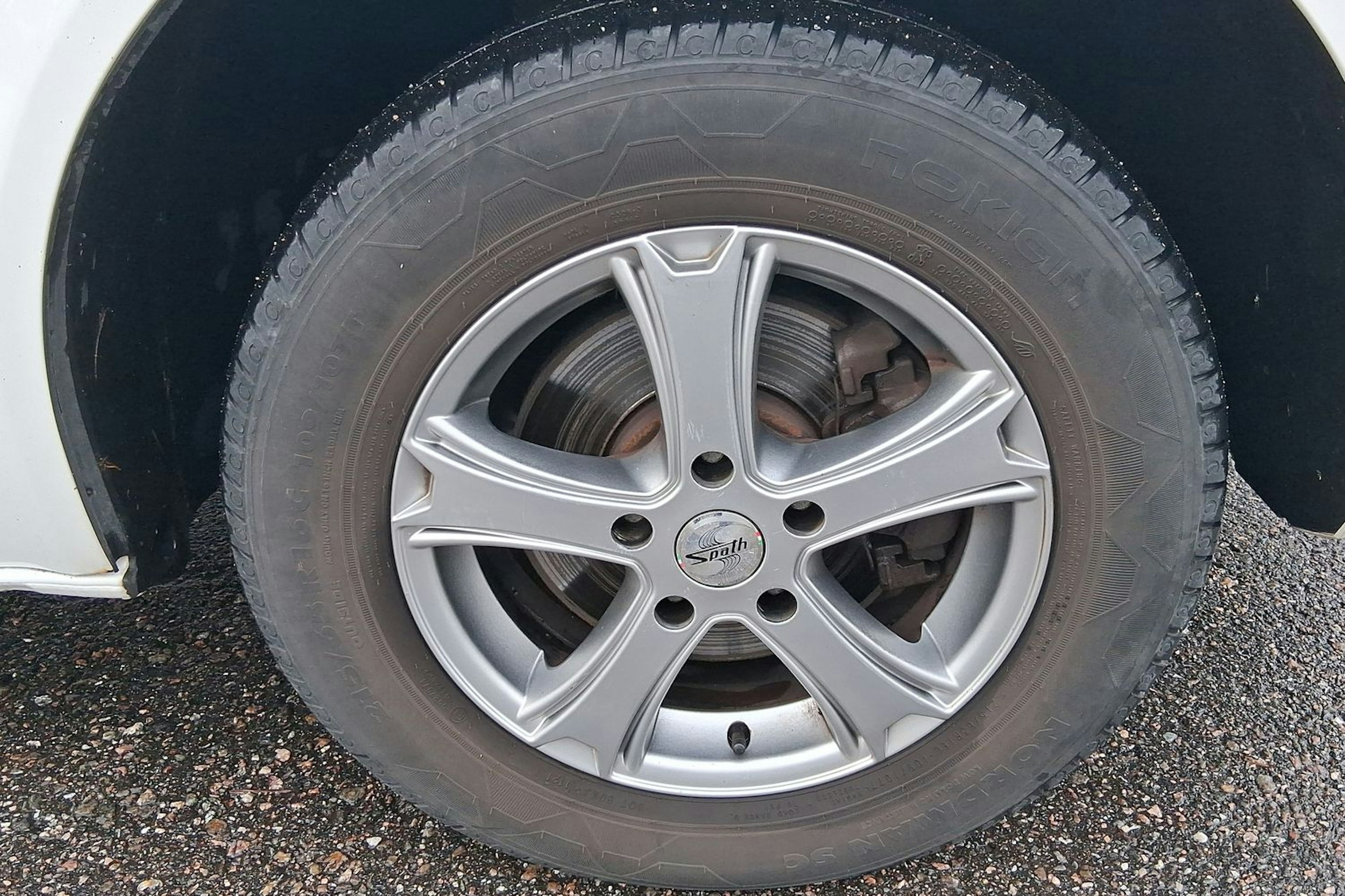 valkoinen Volkswagen Transporter 2016 kuva 13.