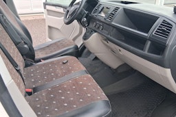 valkoinen Volkswagen Transporter 2016 kuva 18.