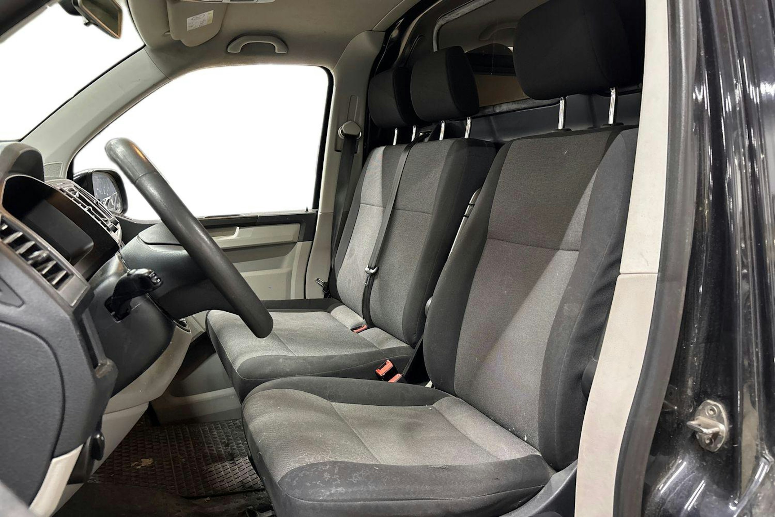 musta Volkswagen Transporter 2016 kuva 3.