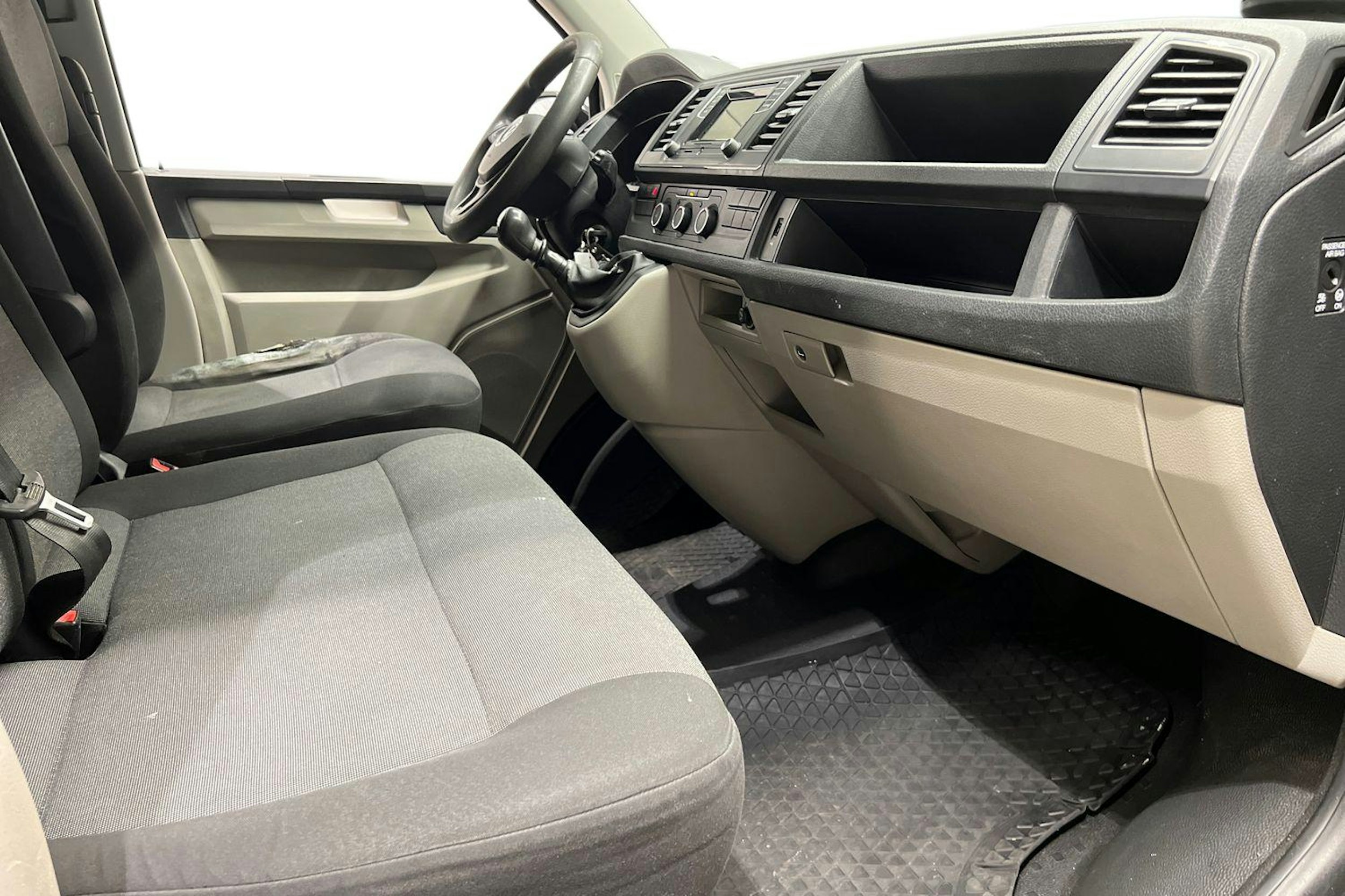 musta Volkswagen Transporter 2016 kuva 11.