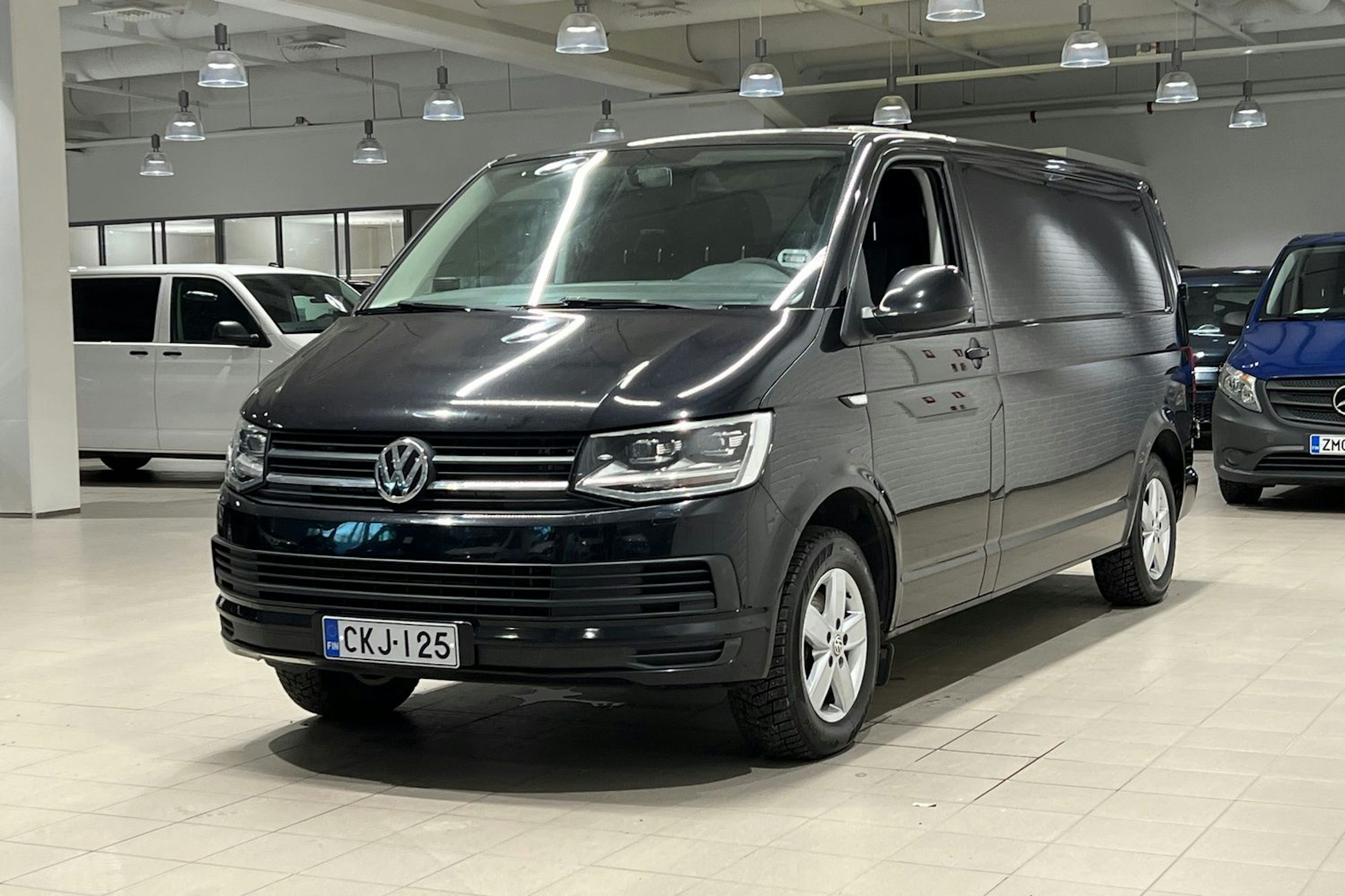 musta Volkswagen Transporter 2016 kuva 15.