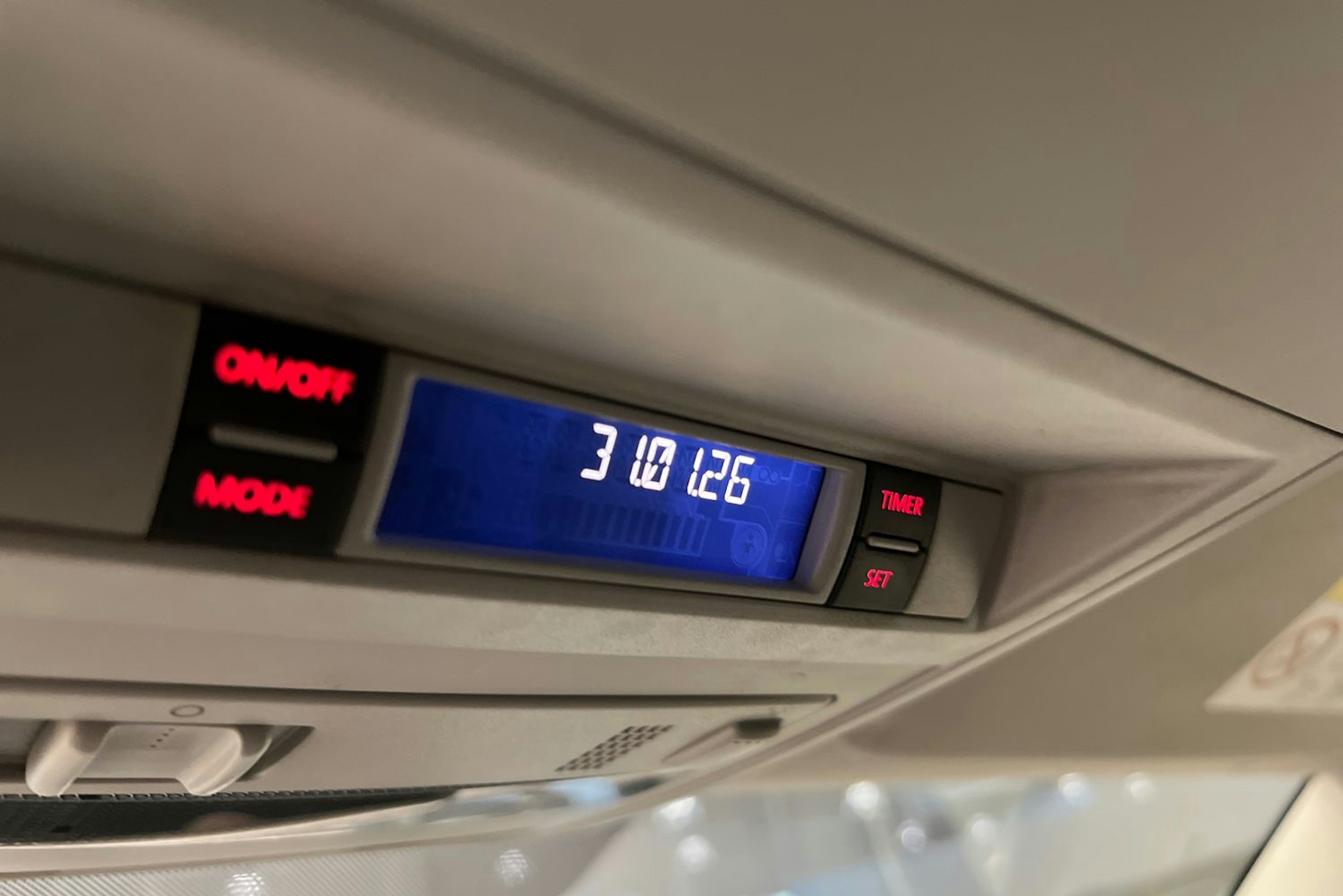 musta Volkswagen Transporter 2016 kuva 17.