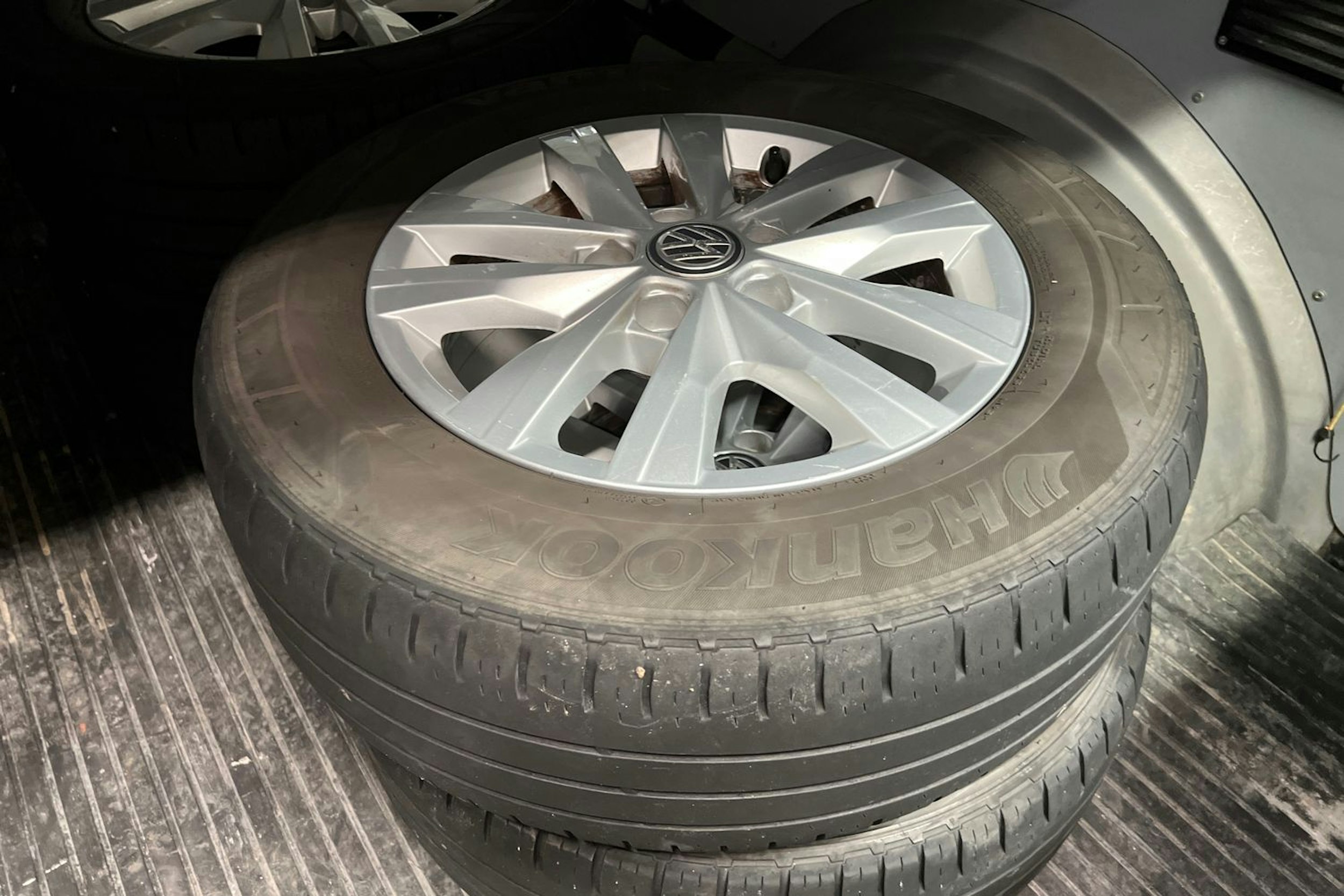 musta Volkswagen Transporter 2016 kuva 20.