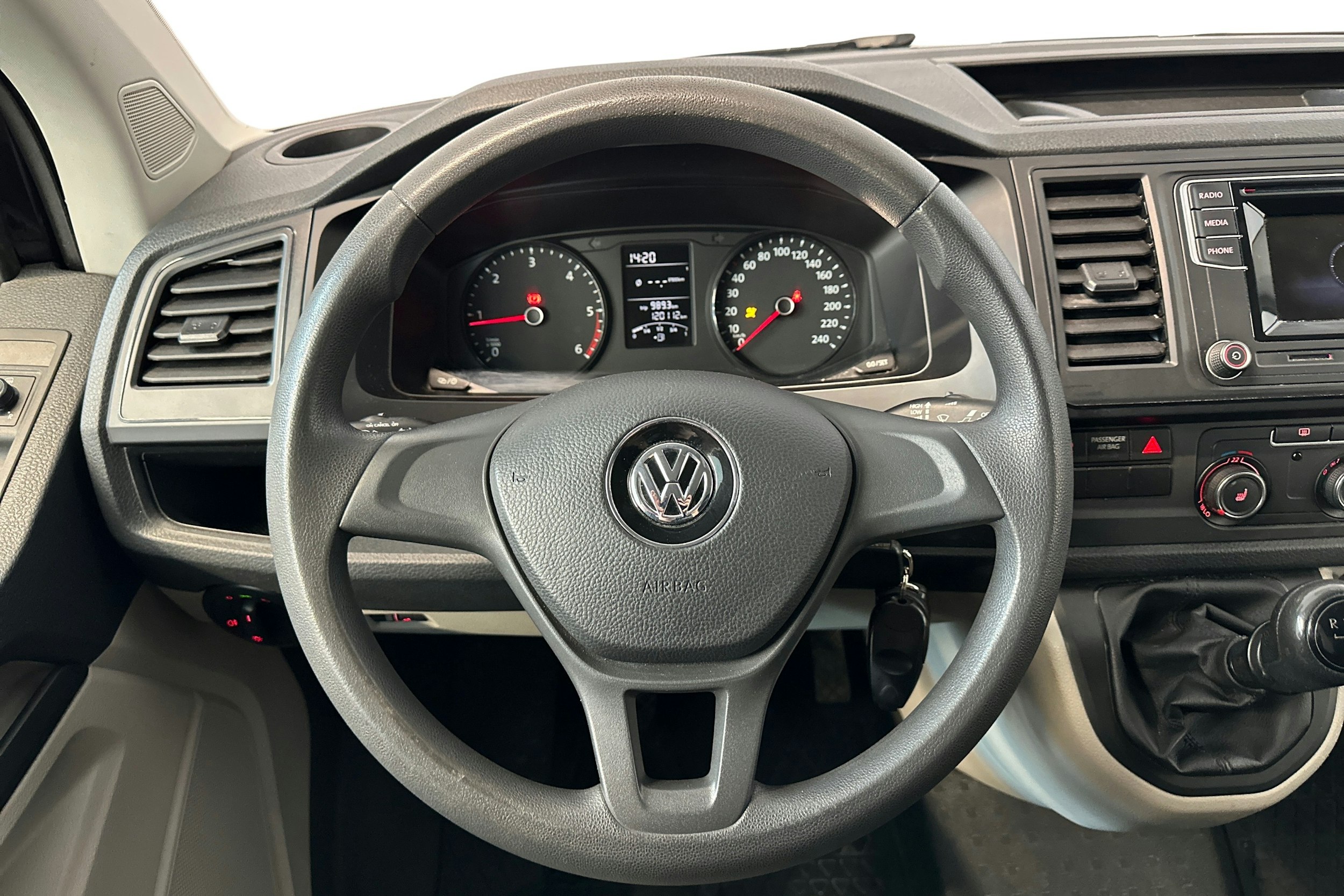 Musta Volkswagen TRANSPORTER 2016 kuva 9.