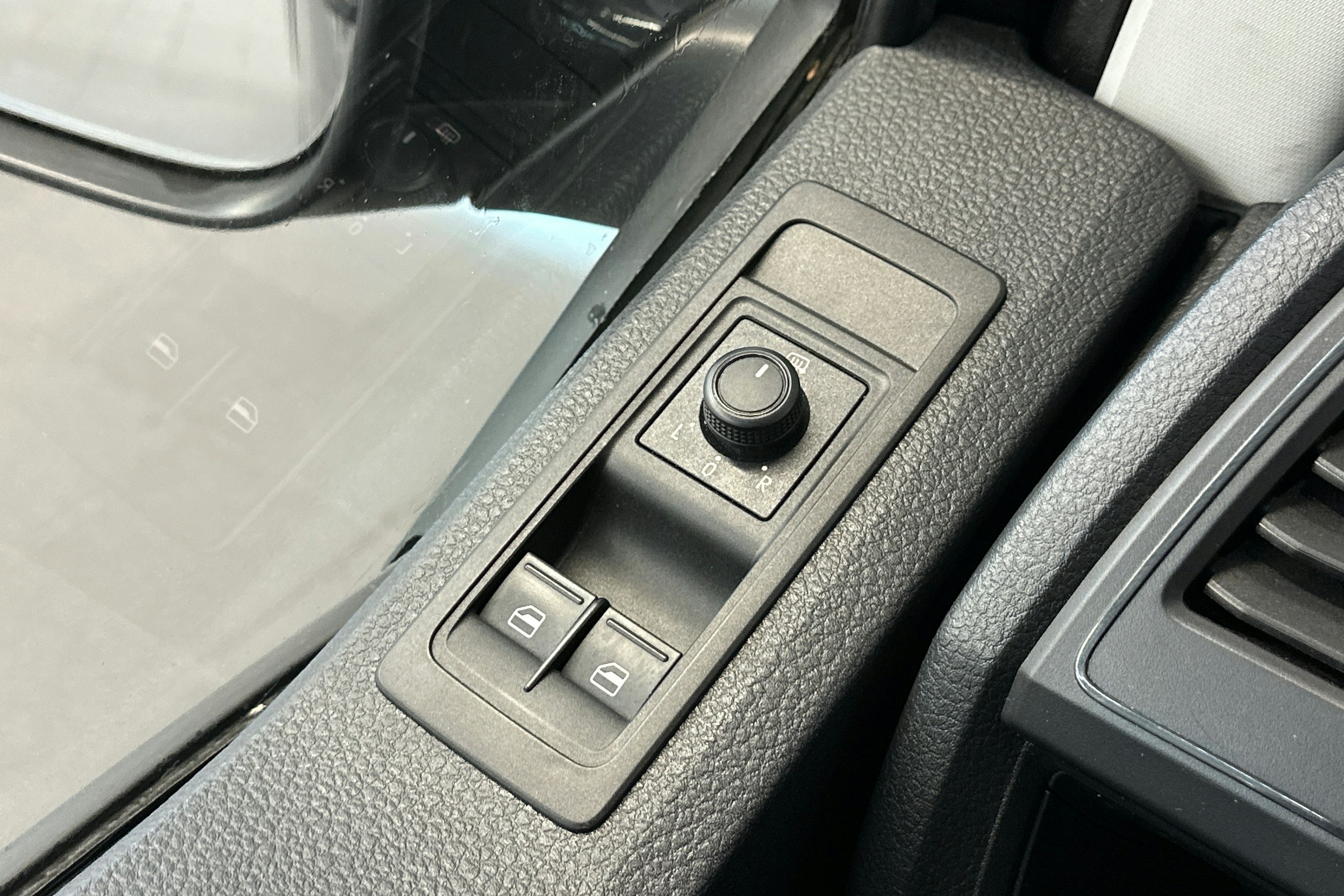 Musta Volkswagen TRANSPORTER 2016 kuva 15.