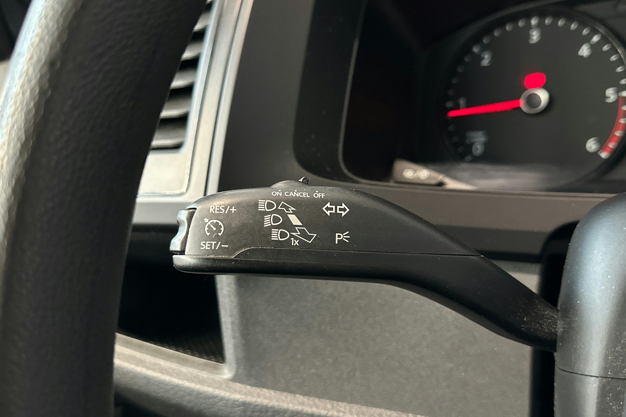 Musta Volkswagen TRANSPORTER 2016 kuva 17.