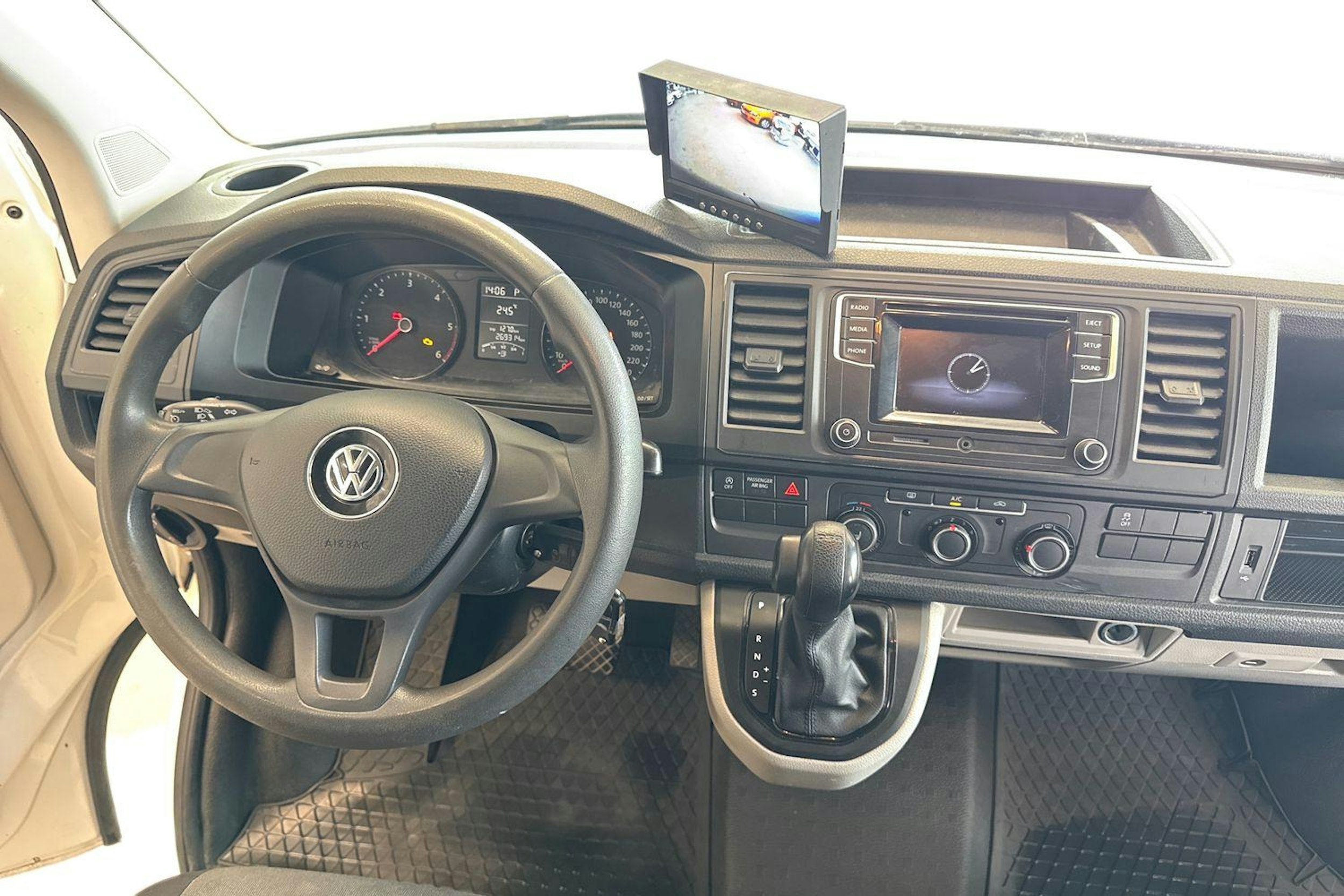 Valkoinen Volkswagen TRANSPORTER 2016 kuva 9.