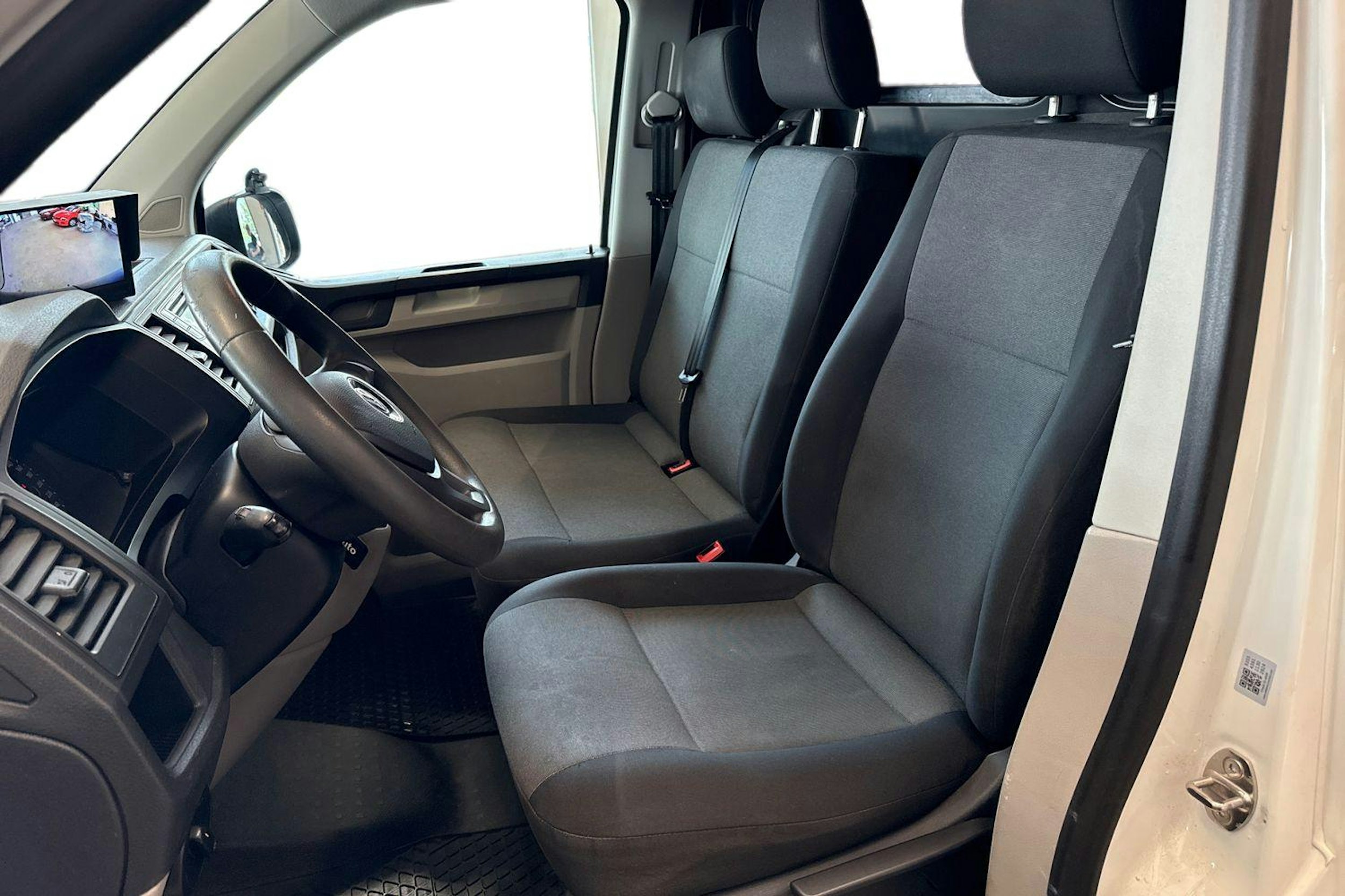 Valkoinen Volkswagen TRANSPORTER 2016 kuva 10.