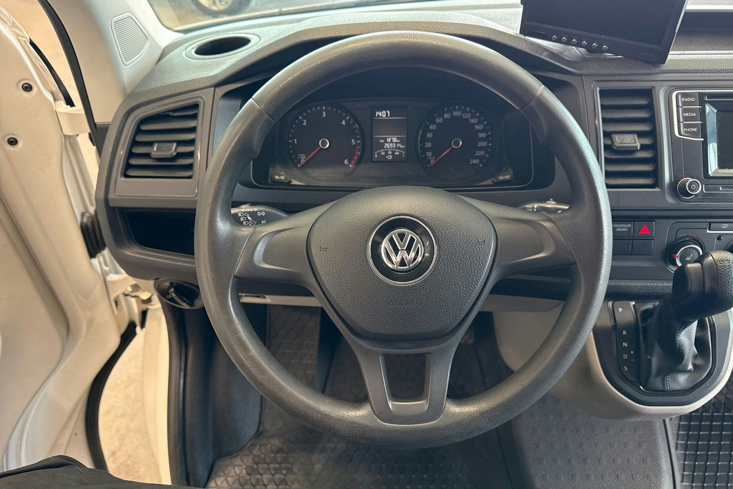 Valkoinen Volkswagen TRANSPORTER 2016 kuva 14.