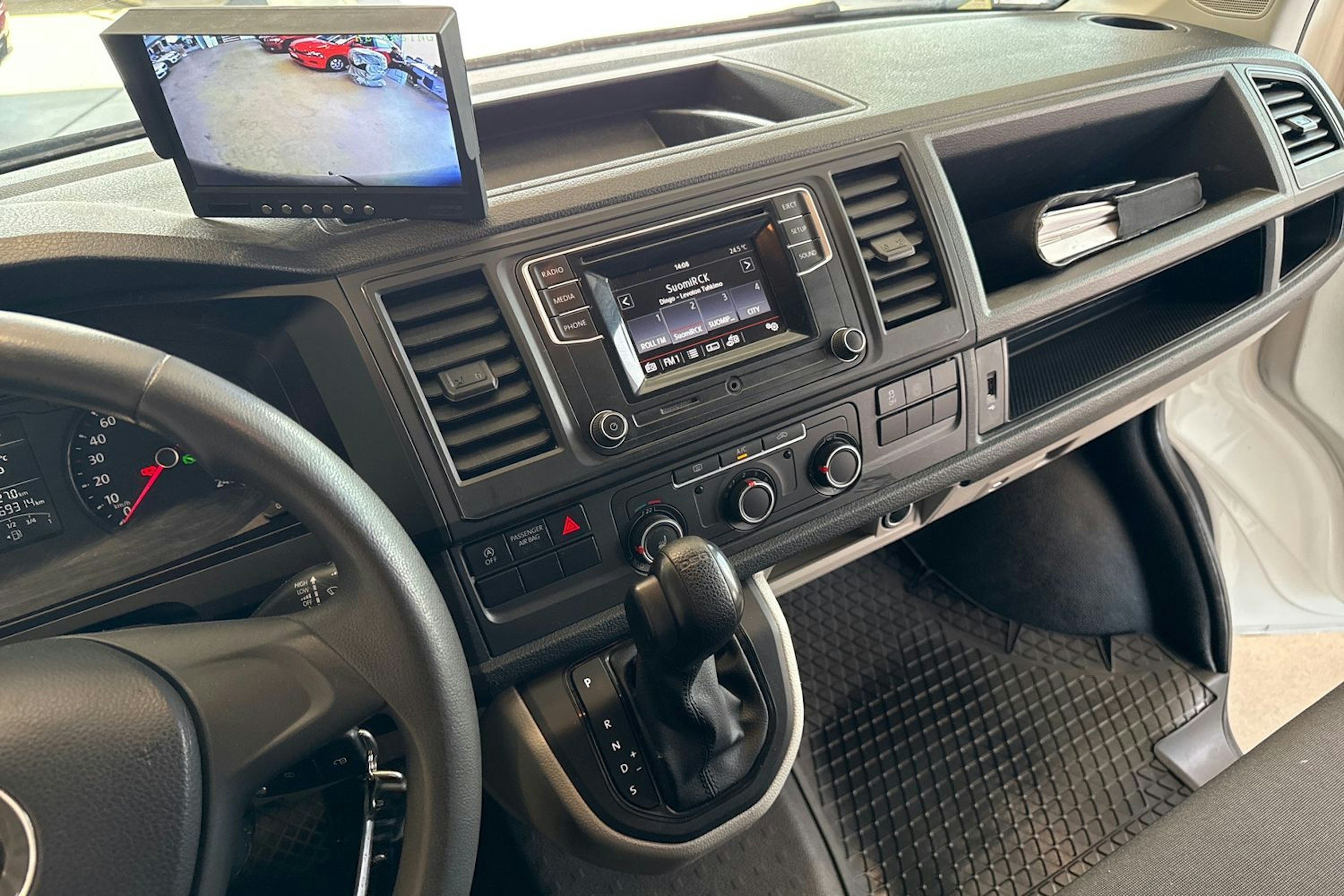 Valkoinen Volkswagen TRANSPORTER 2016 kuva 19.