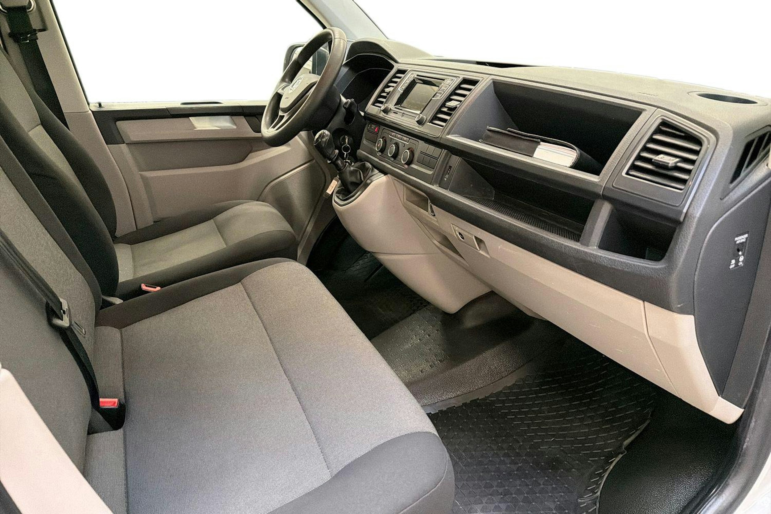 valkoinen Volkswagen Transporter 2017 kuva 11.