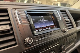 valkoinen Volkswagen Transporter 2017 kuva 15.