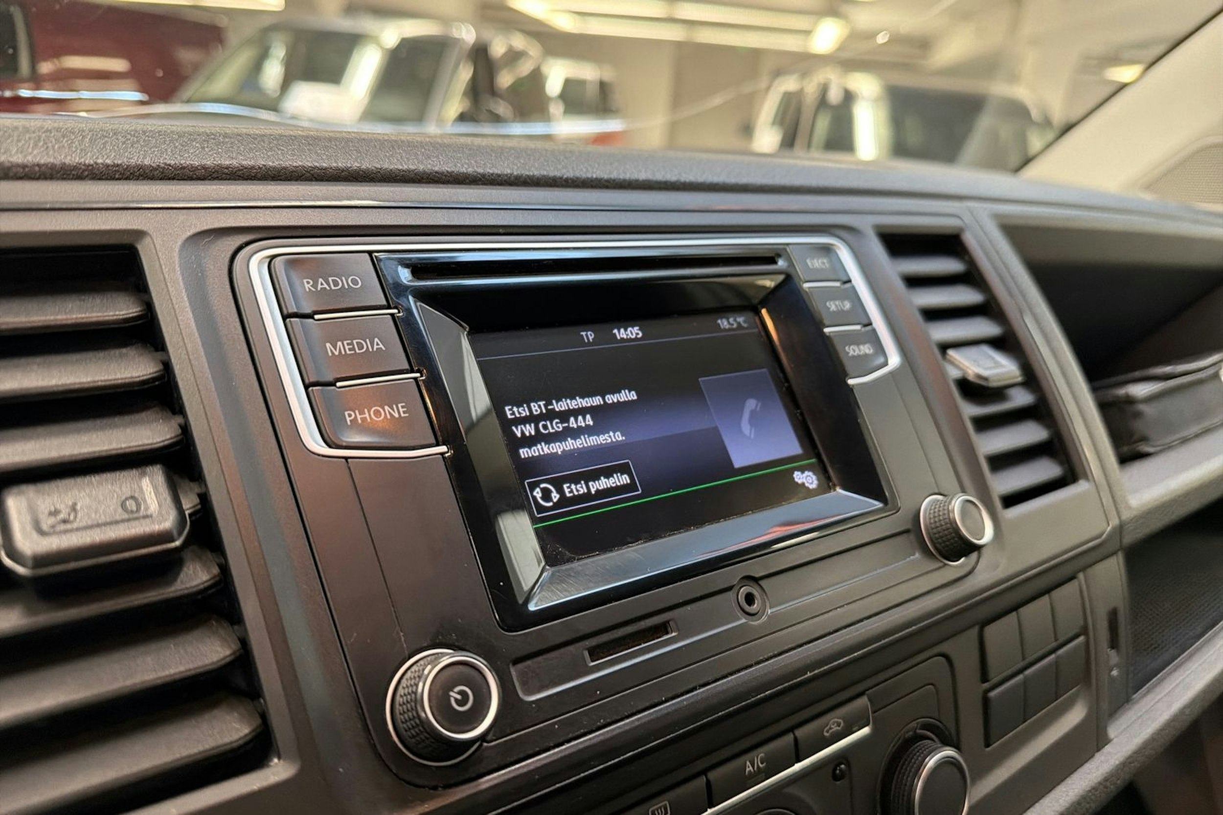 valkoinen Volkswagen Transporter 2017 kuva 16.